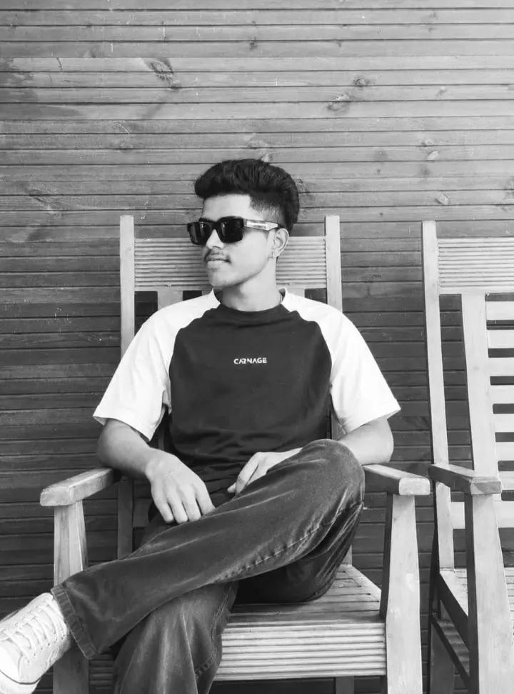 @SHANU BOY 🖤🎧