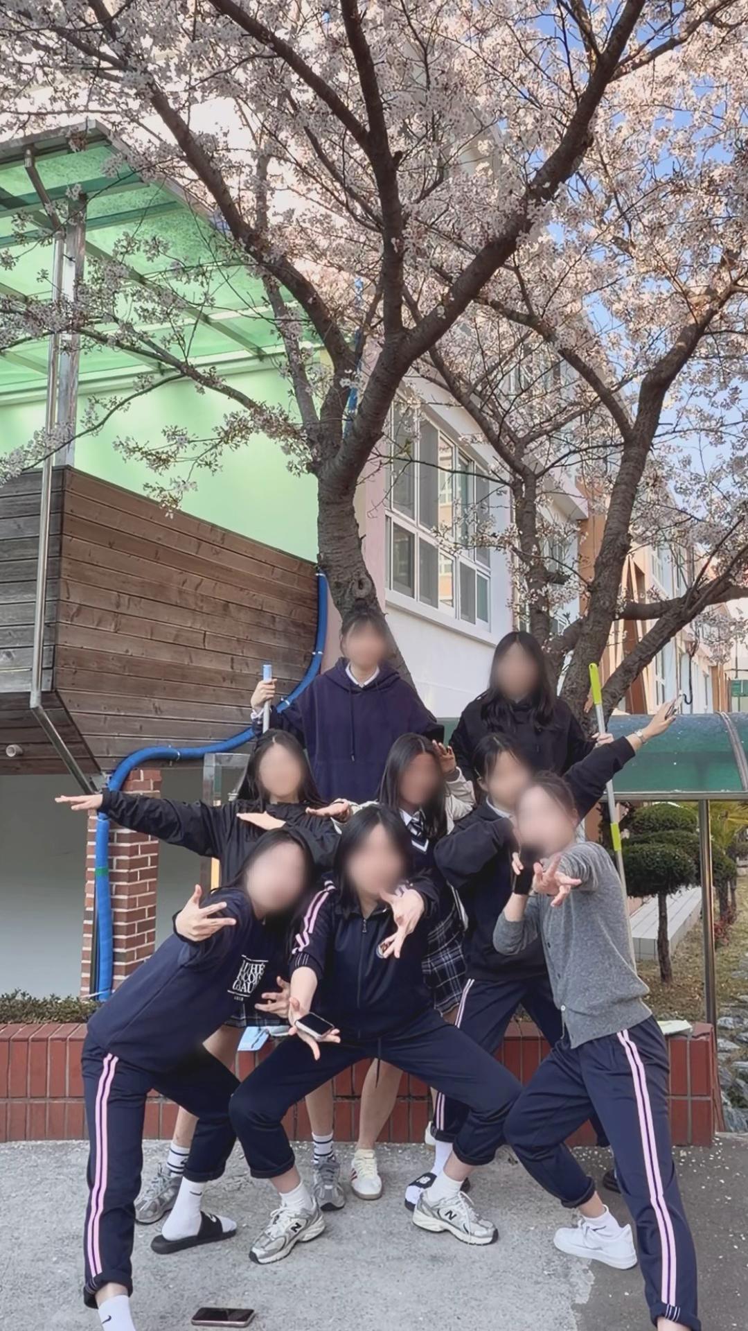 @윤