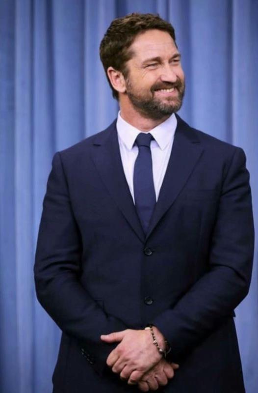 @Gerard Butler Official