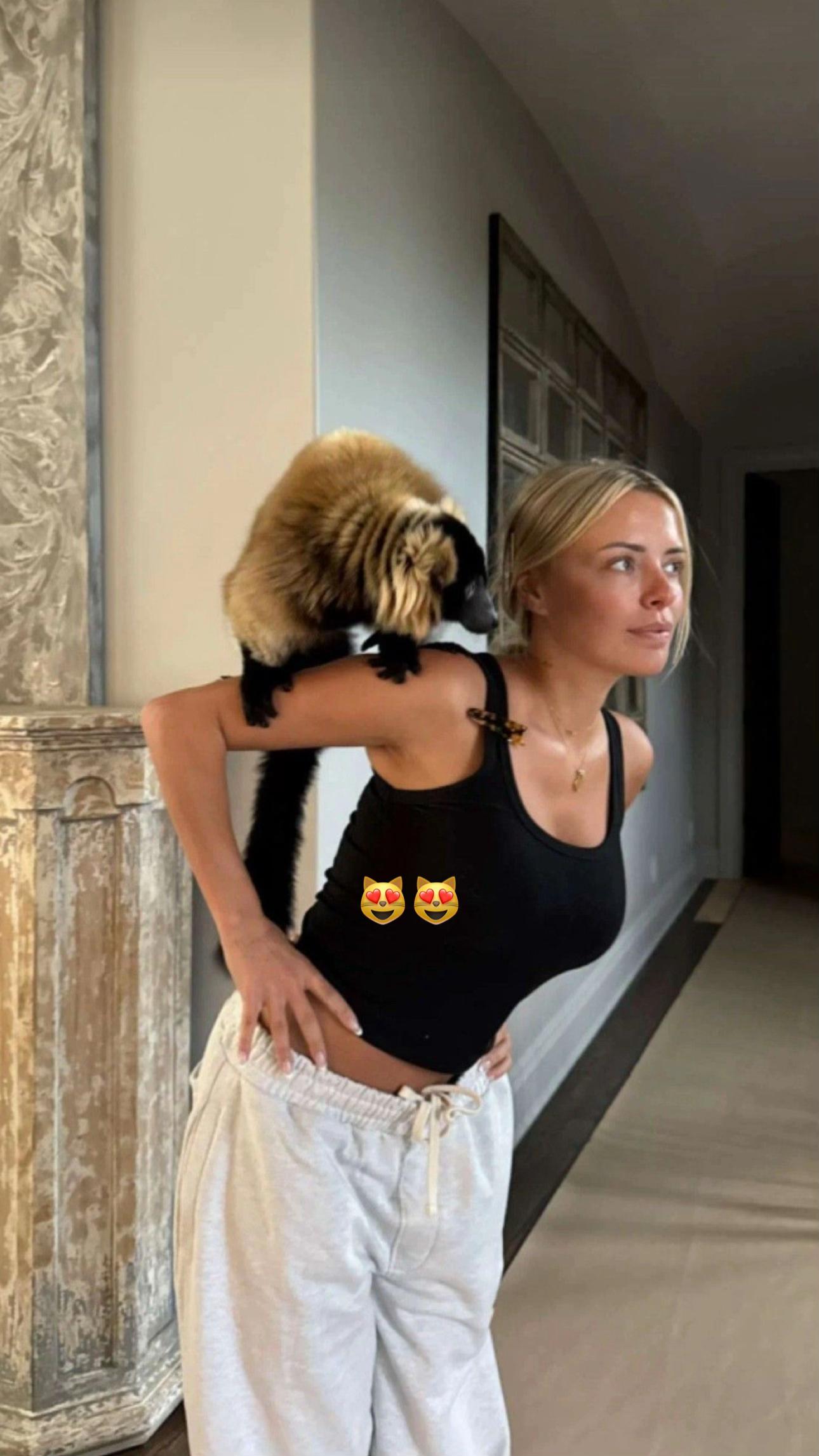 @corinnakopf_fan_page_only
