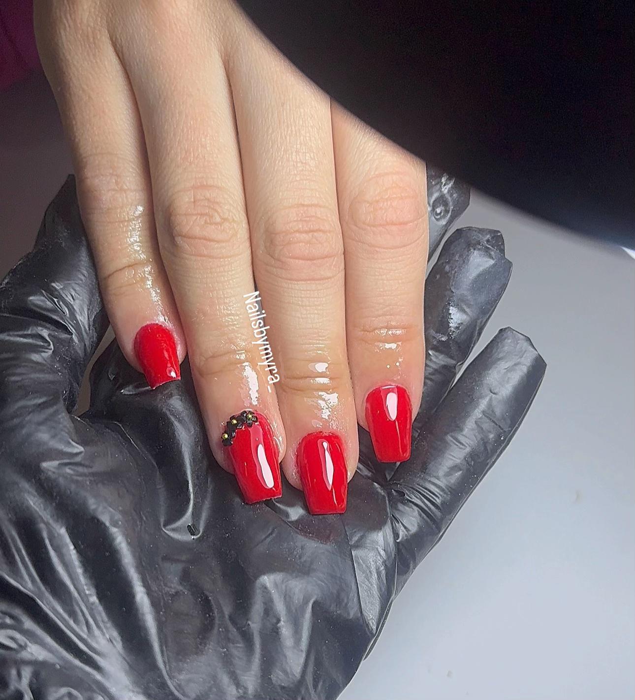 @Nailsbymyra_
