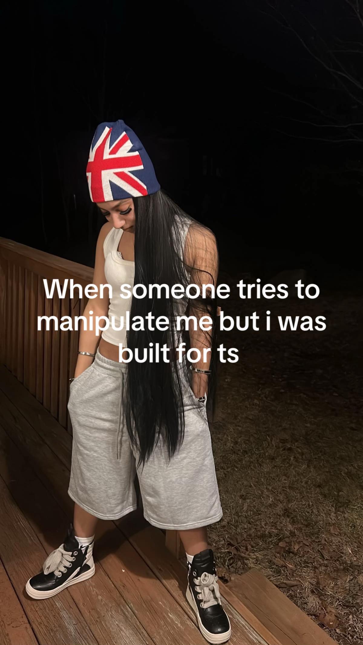 @𝒱