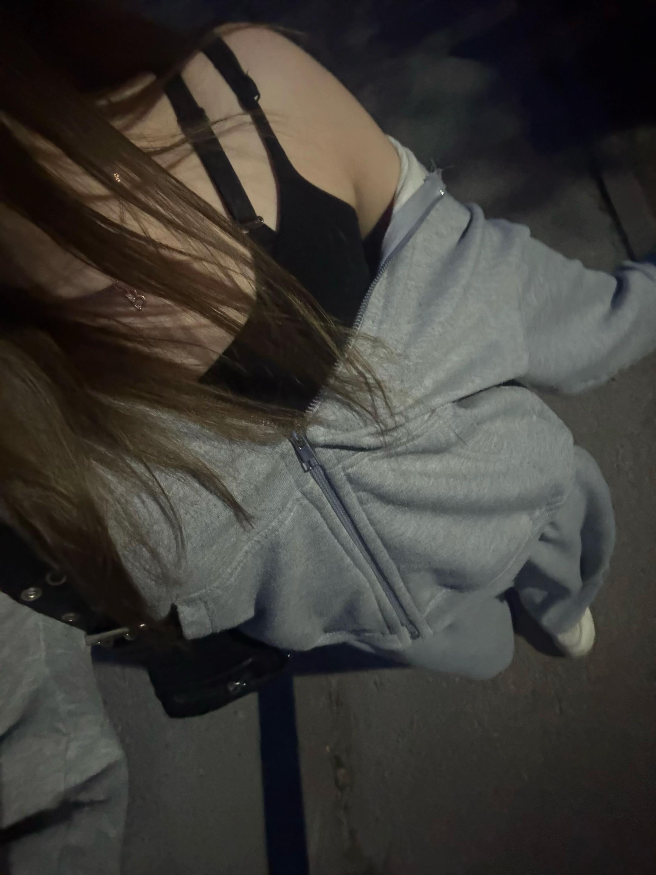 @vikkyqsqw