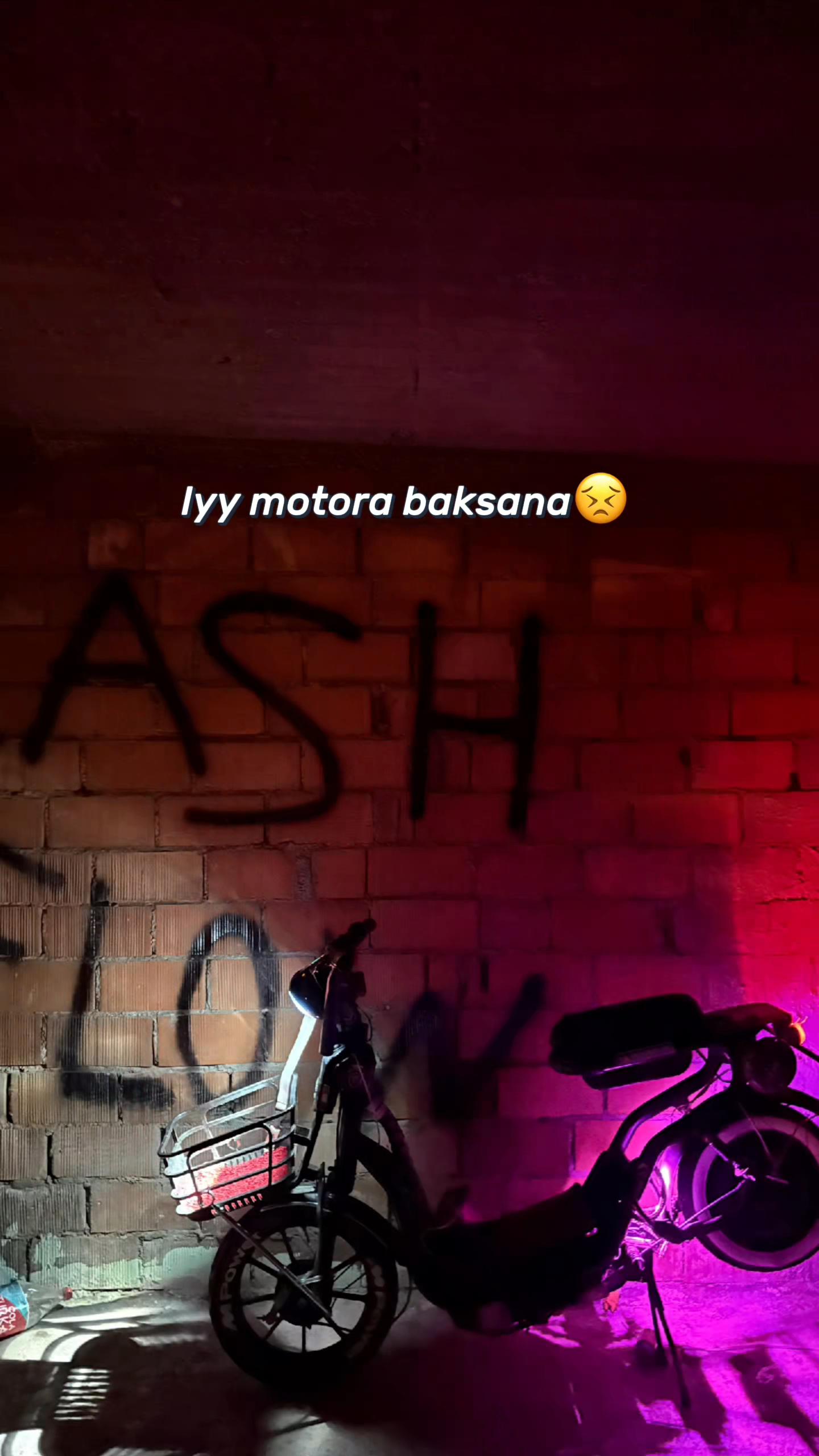 @𝓤