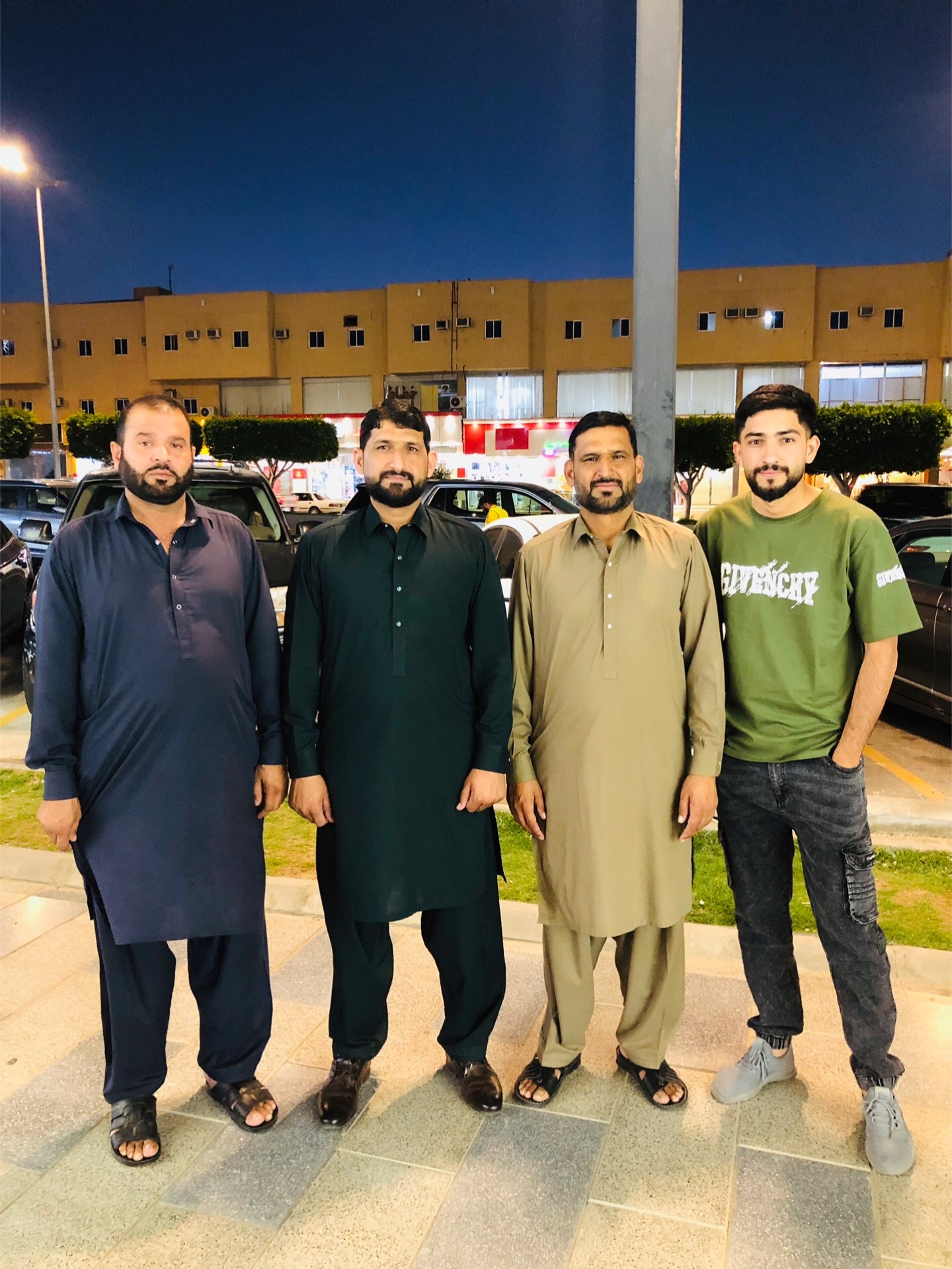 @حسنِین راجہ 🌴