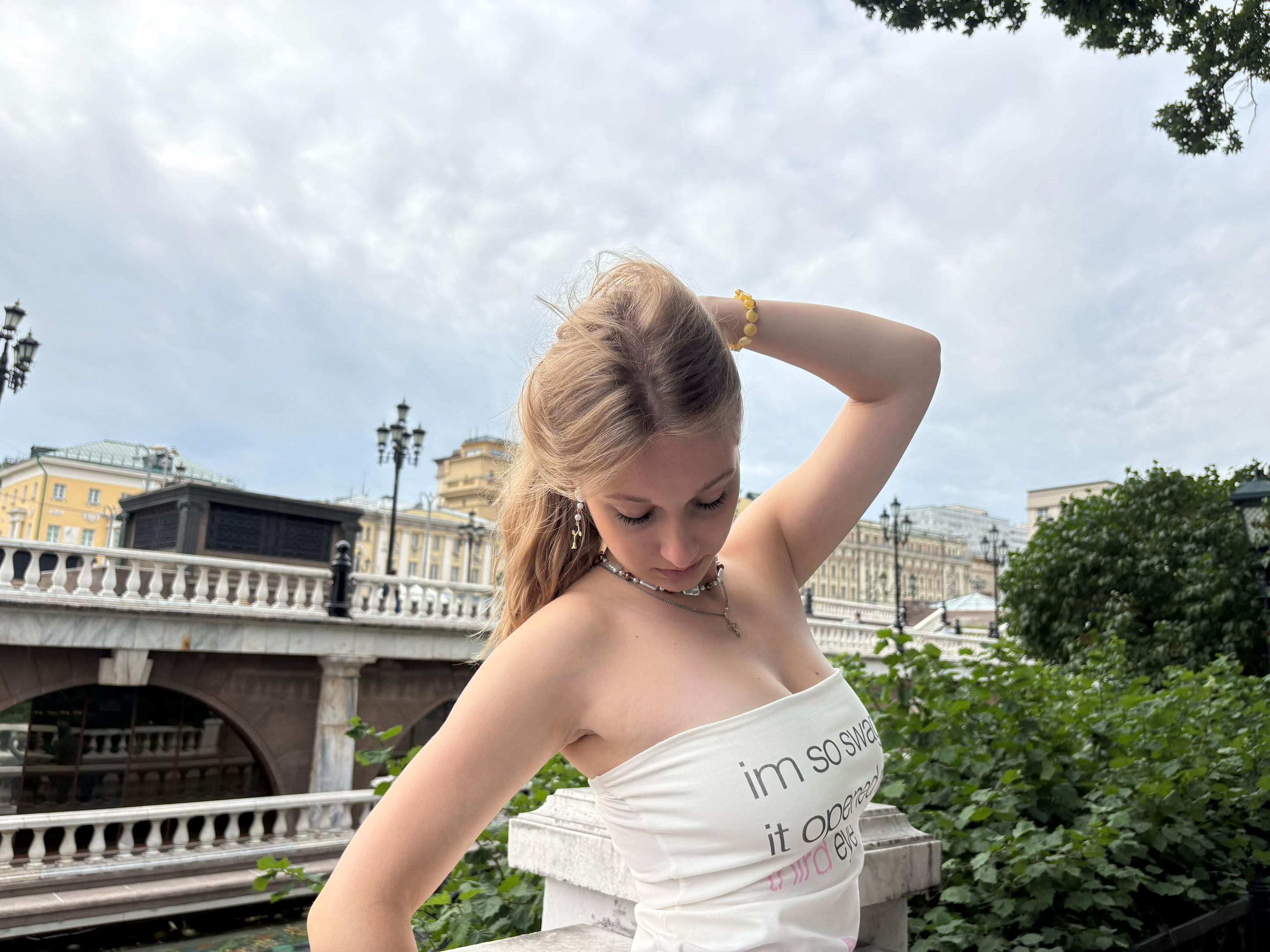@Эва🍸