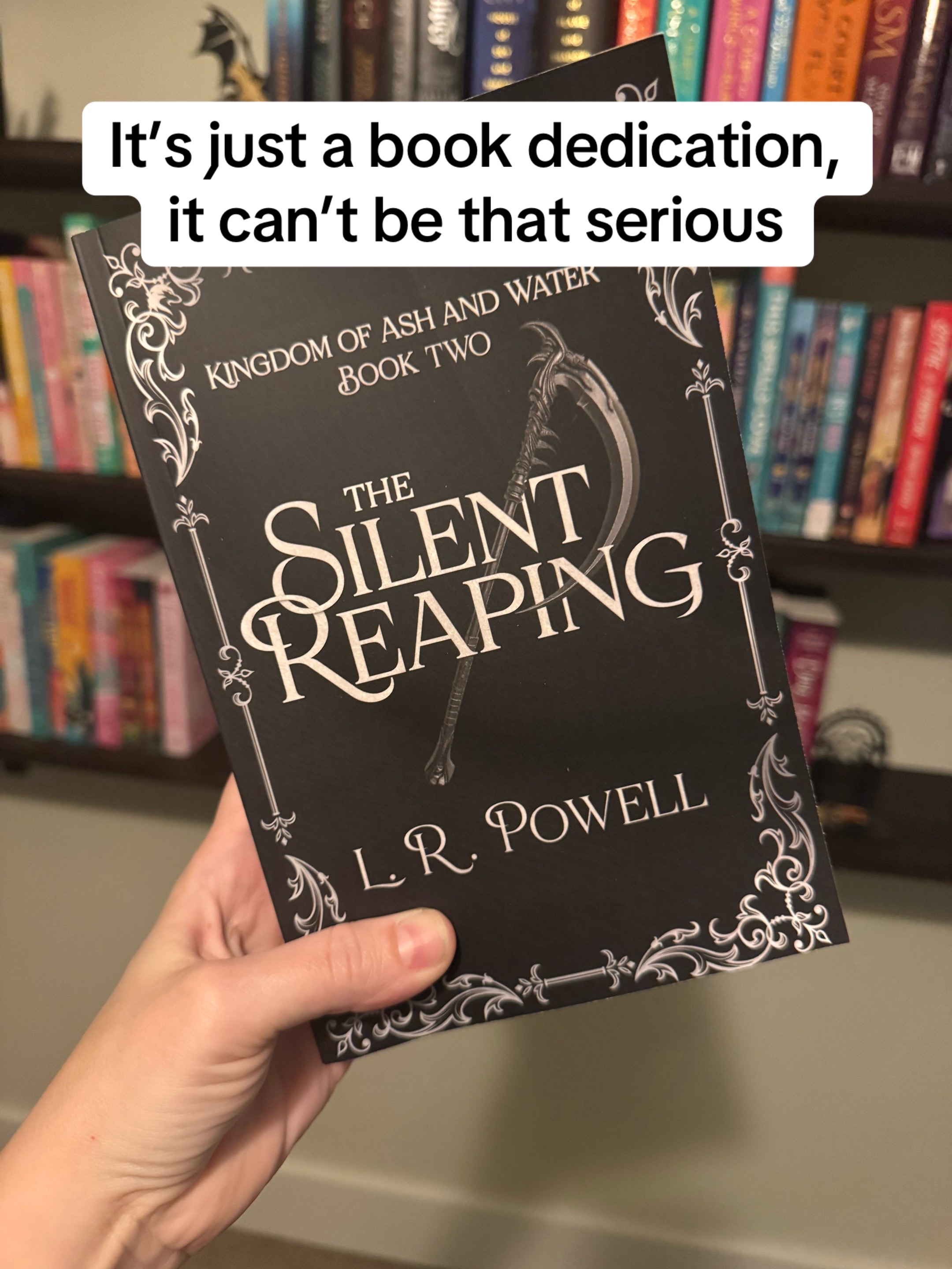 @L.R. Powell ✨ Romantasy Author