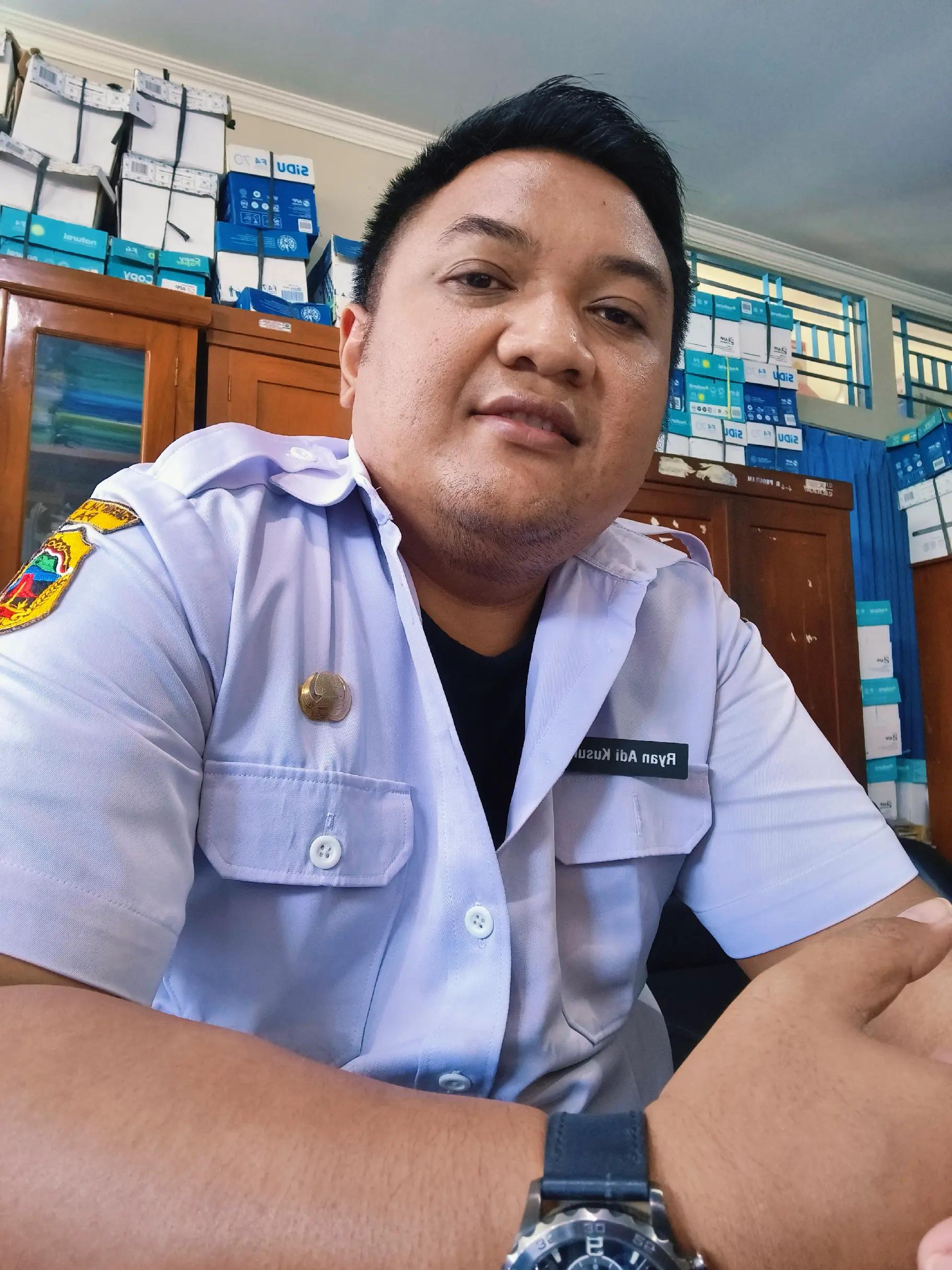 @Sebut saja R
