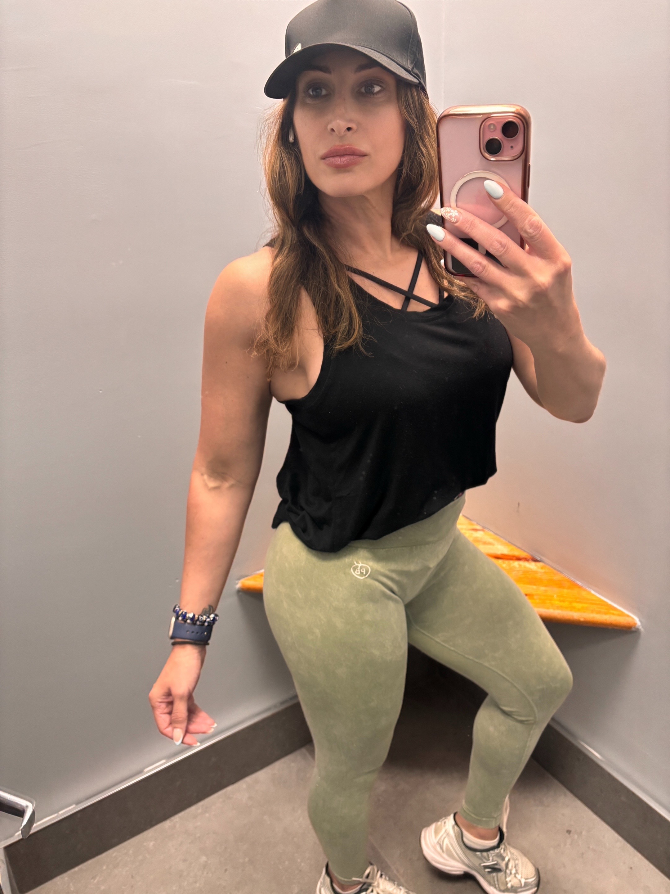 @Dana Dee68