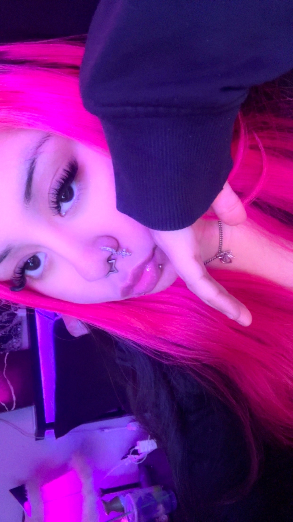 @Mia𖤐