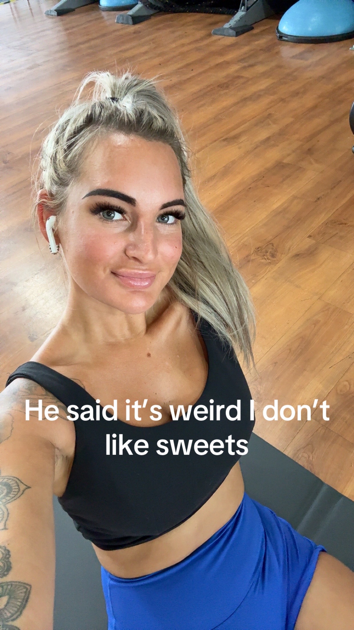 @sash402_