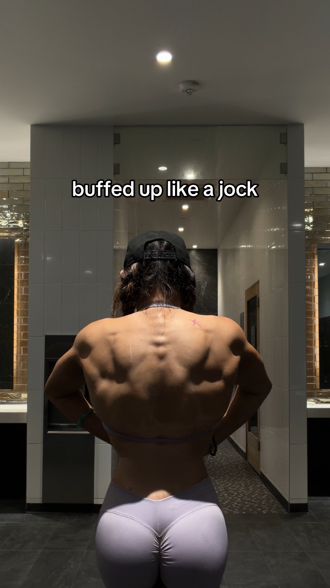 @danigoingsfit 𒉭