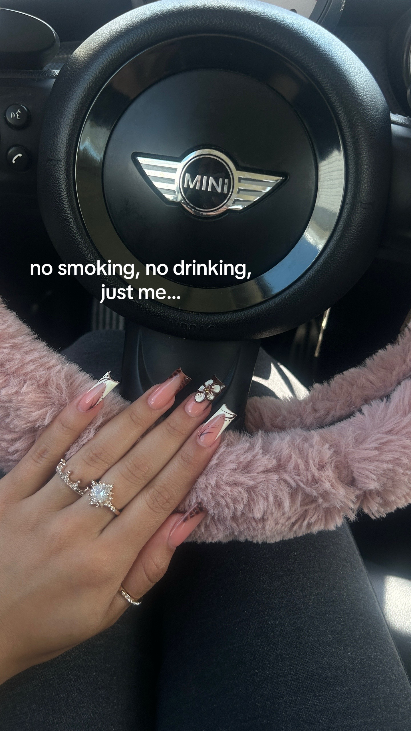 @𑣲Naomi.