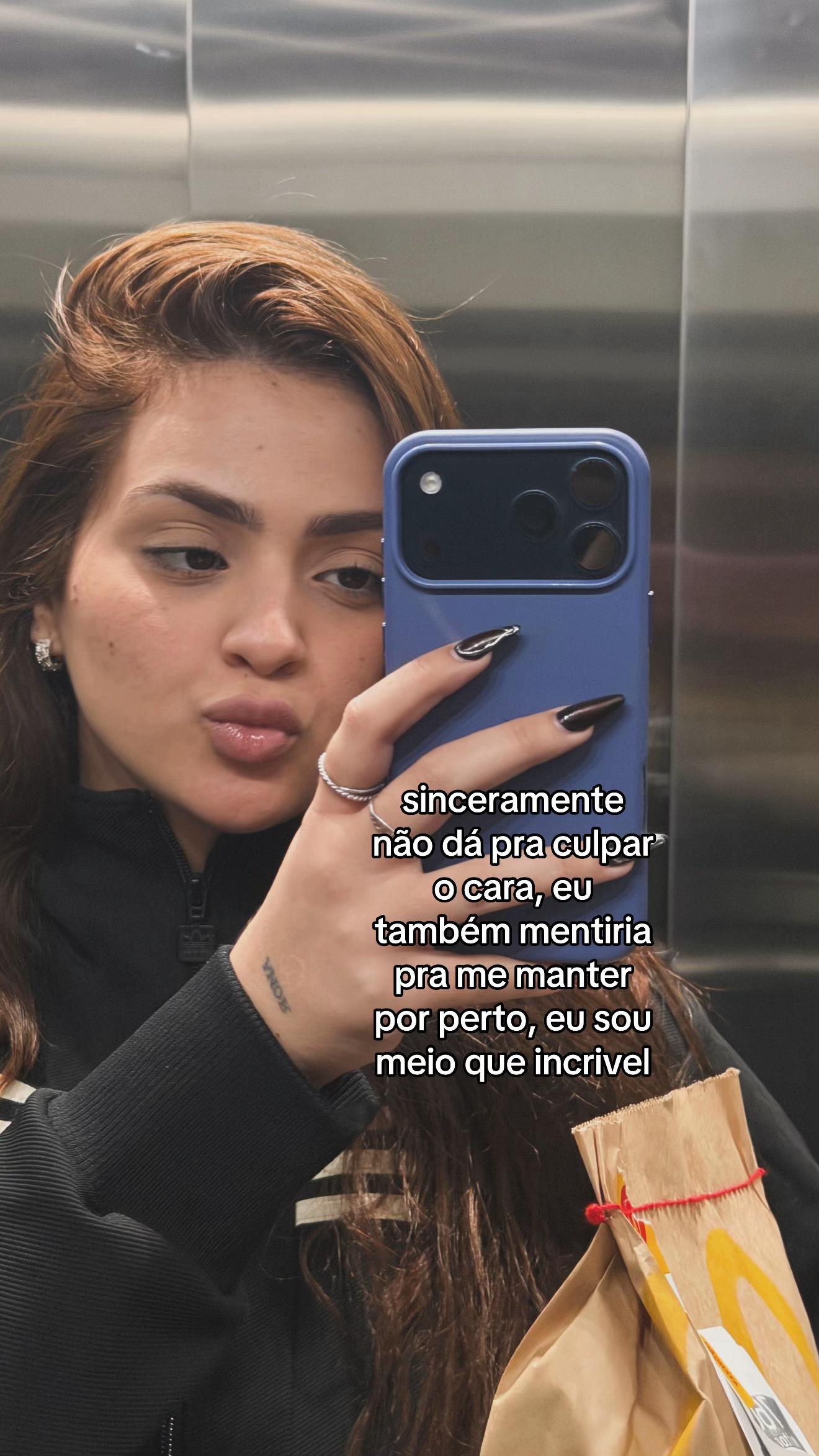 @carlaqueiroz