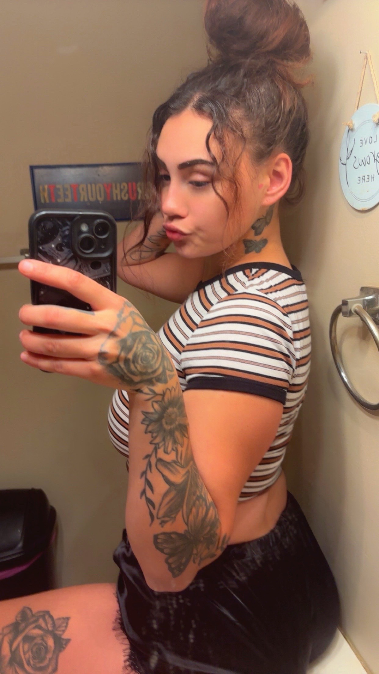 @Wh0s.lay