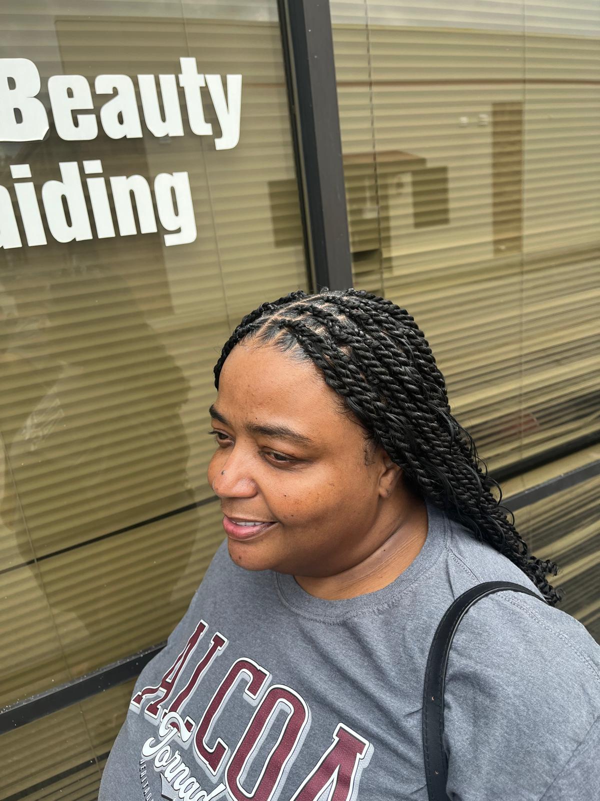 @African beauty of braiding