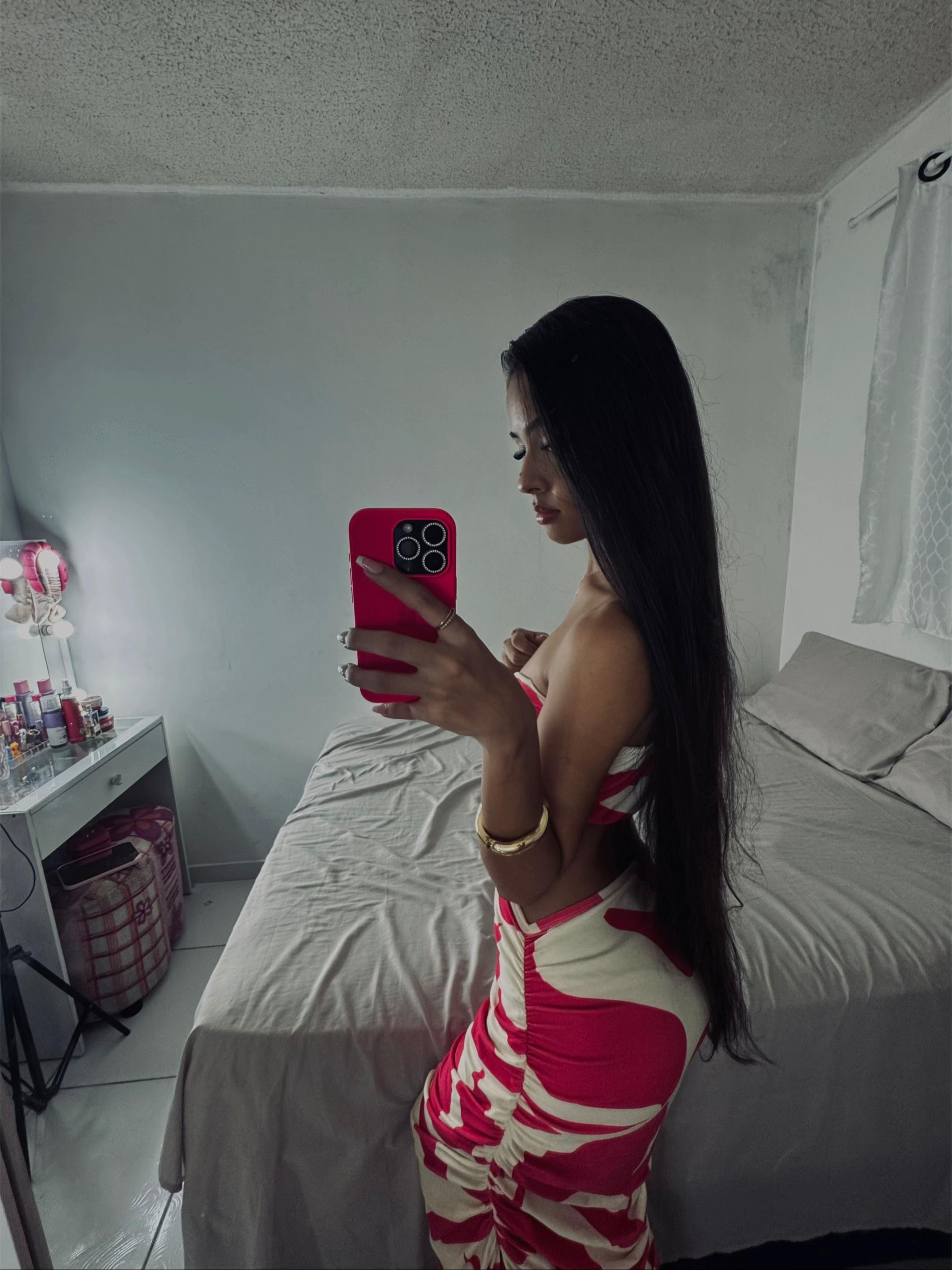 @thaissthefanie_
