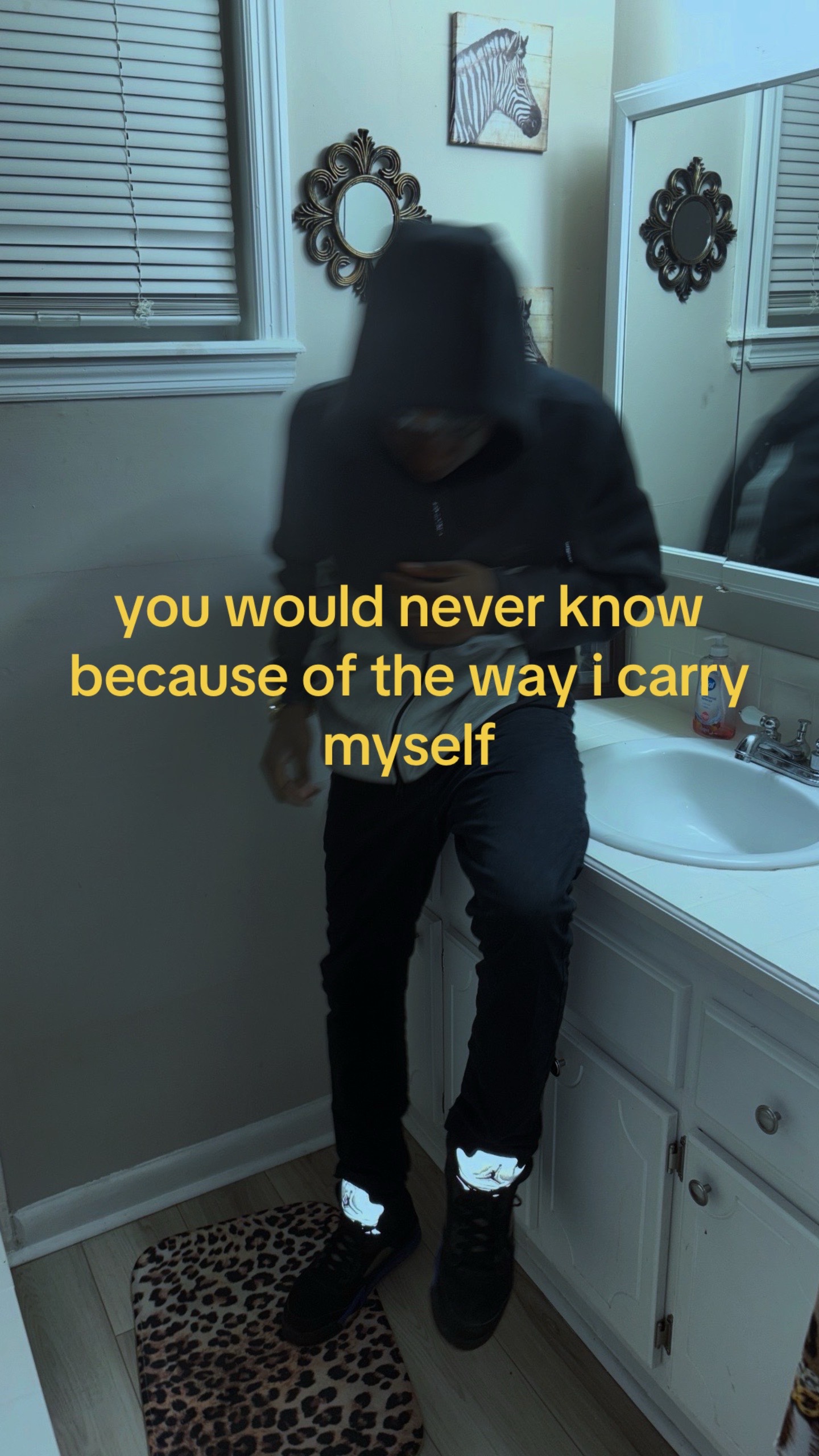 @⃟