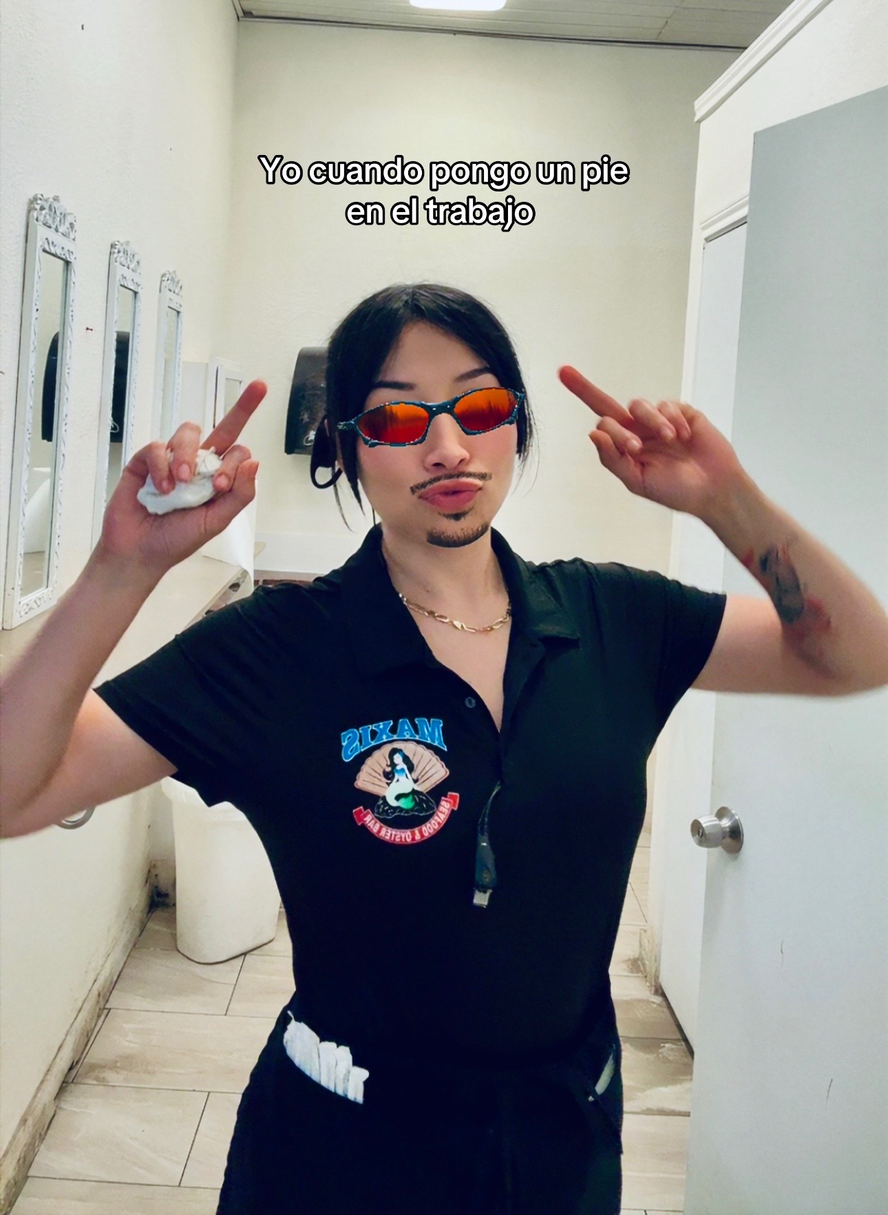 @👤