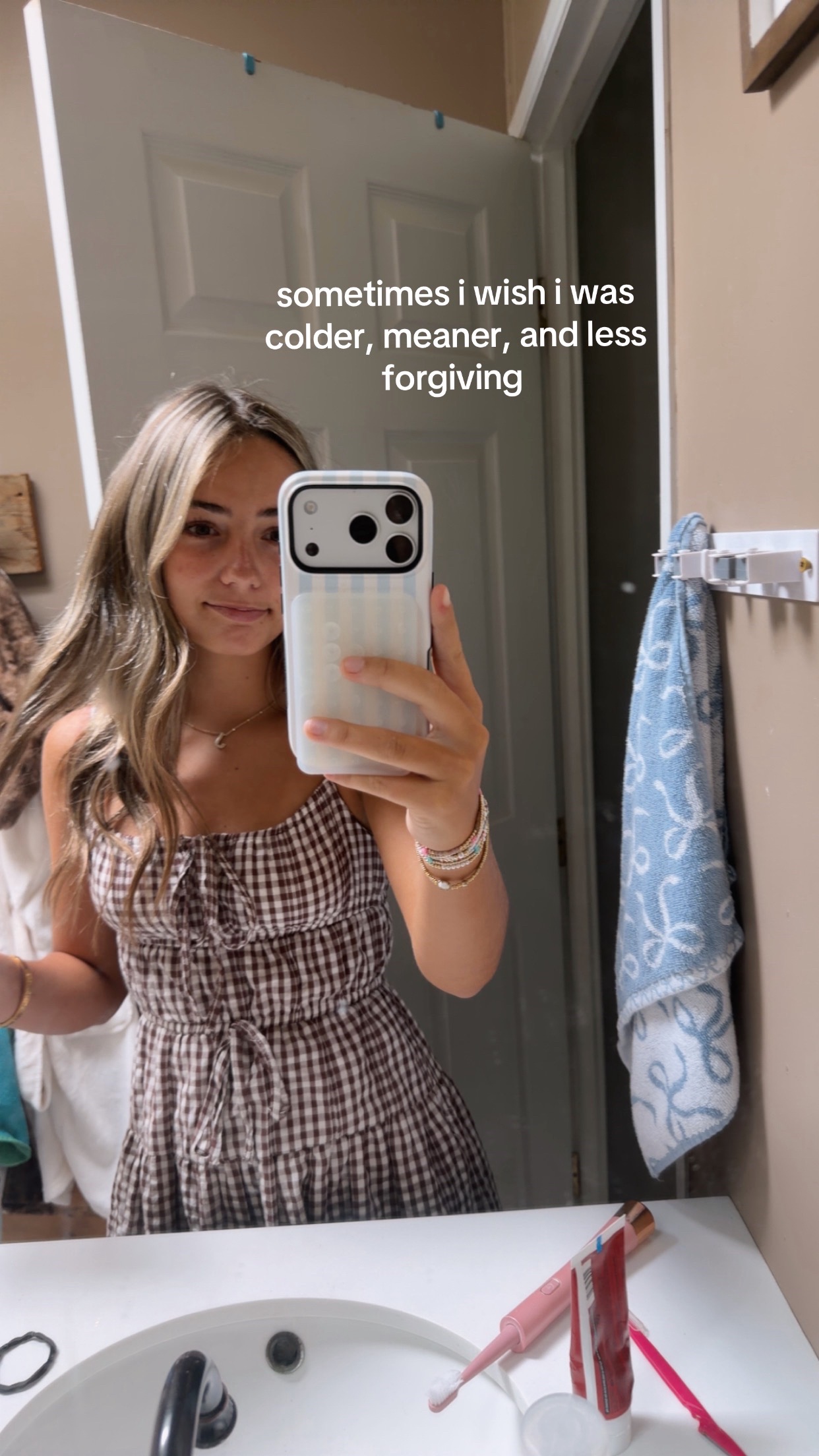 @👩🏽&zwj;🦯👩🏽&zwj;🦯&zwj;➡️