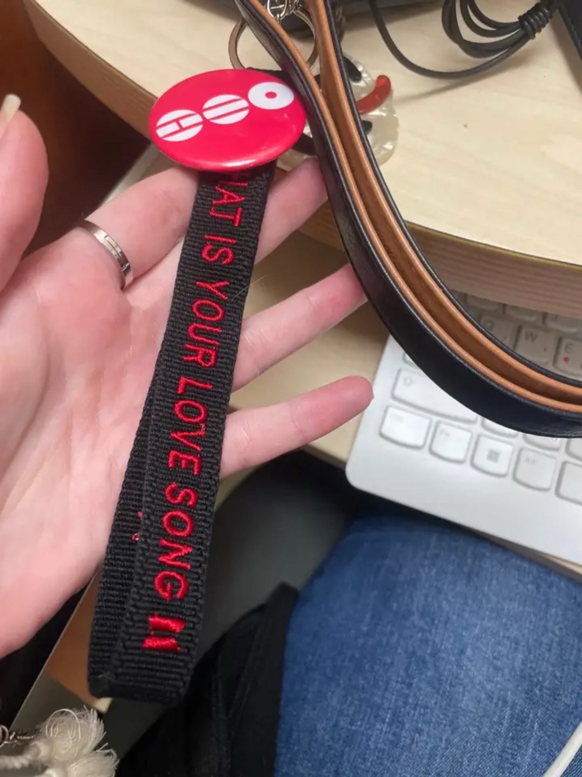 @MiVivi K-pop Merch