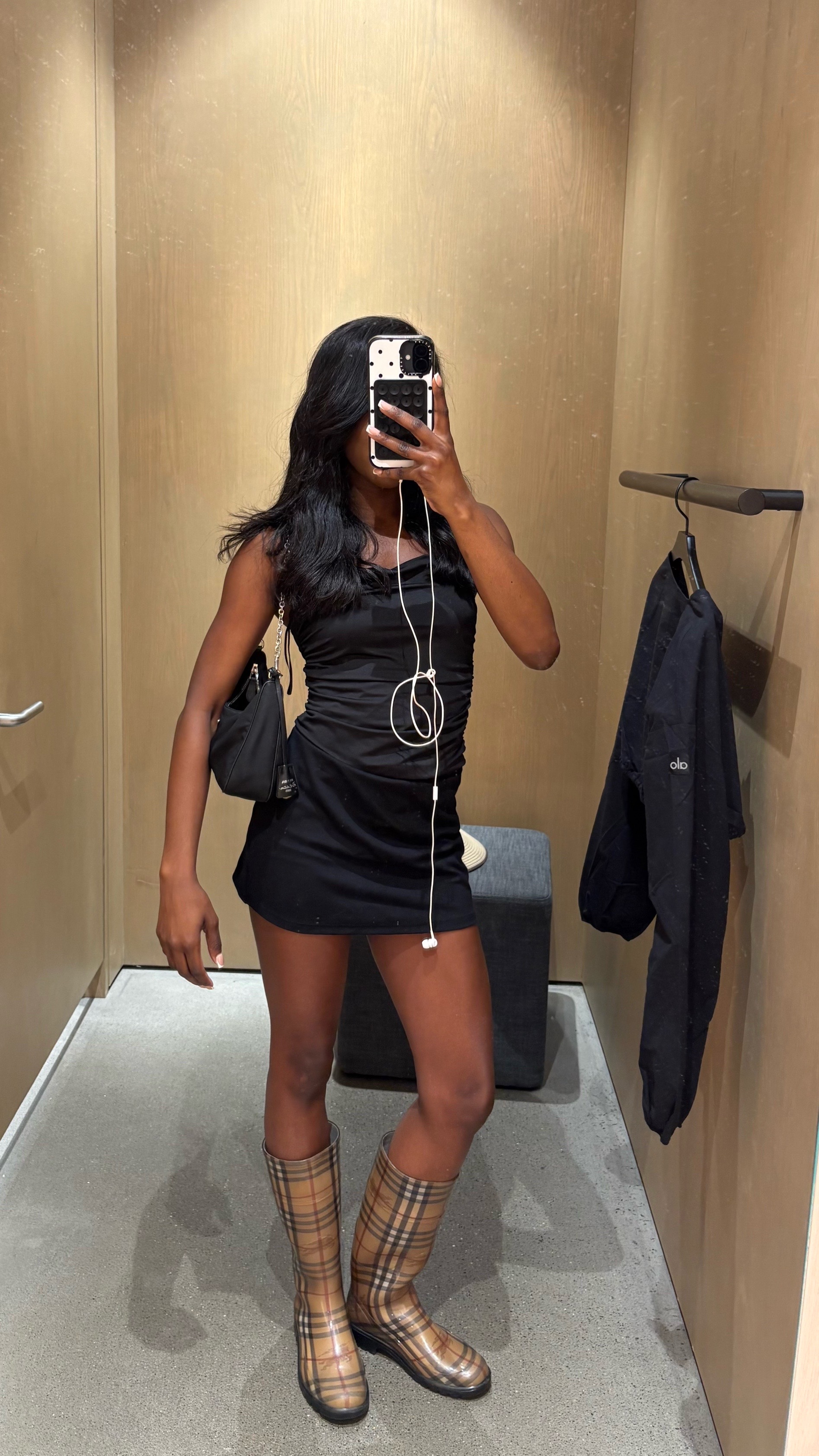 @NiyaNextDoor