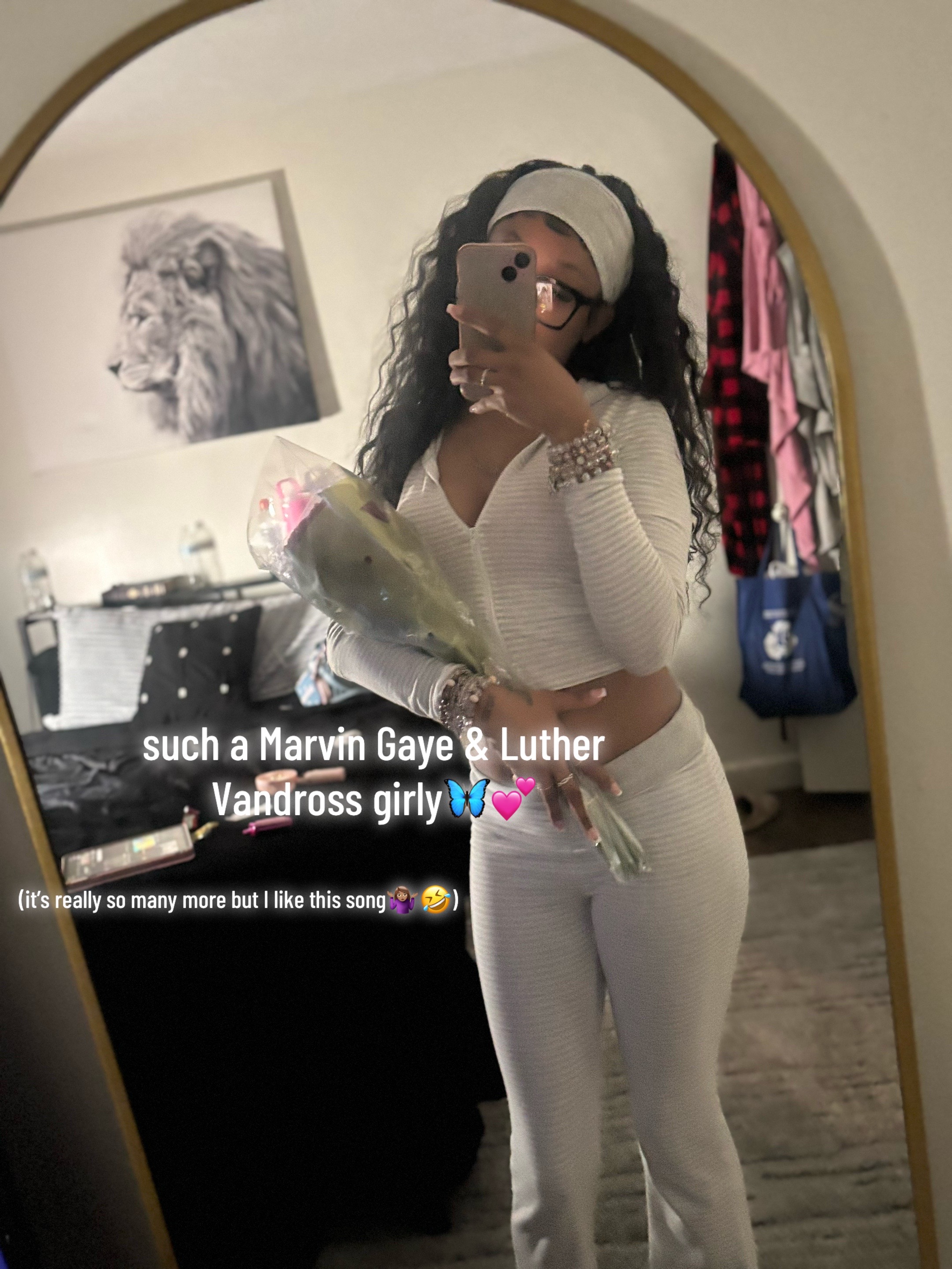 @_ms.h0lly_wood