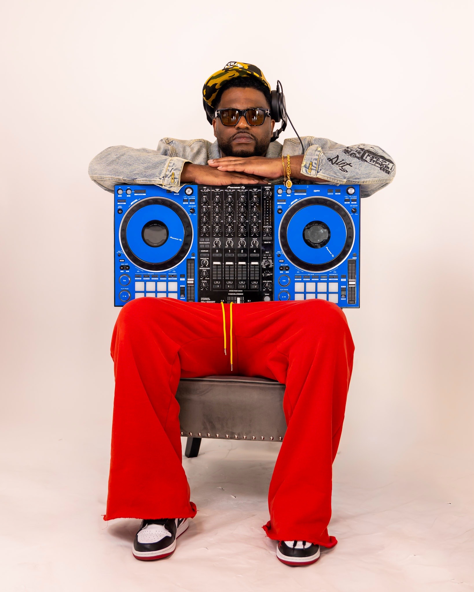 @DJ Noonie Blue