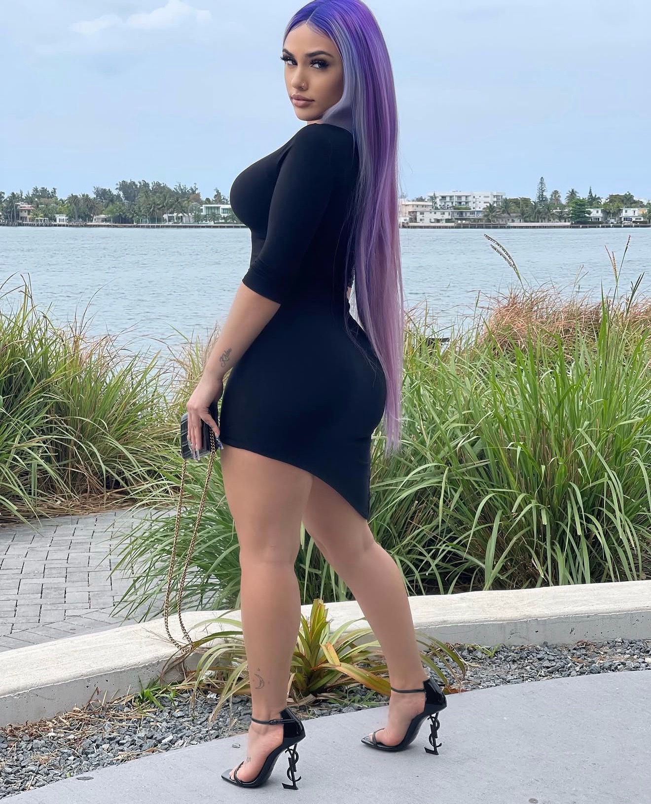 @M E L A N Y