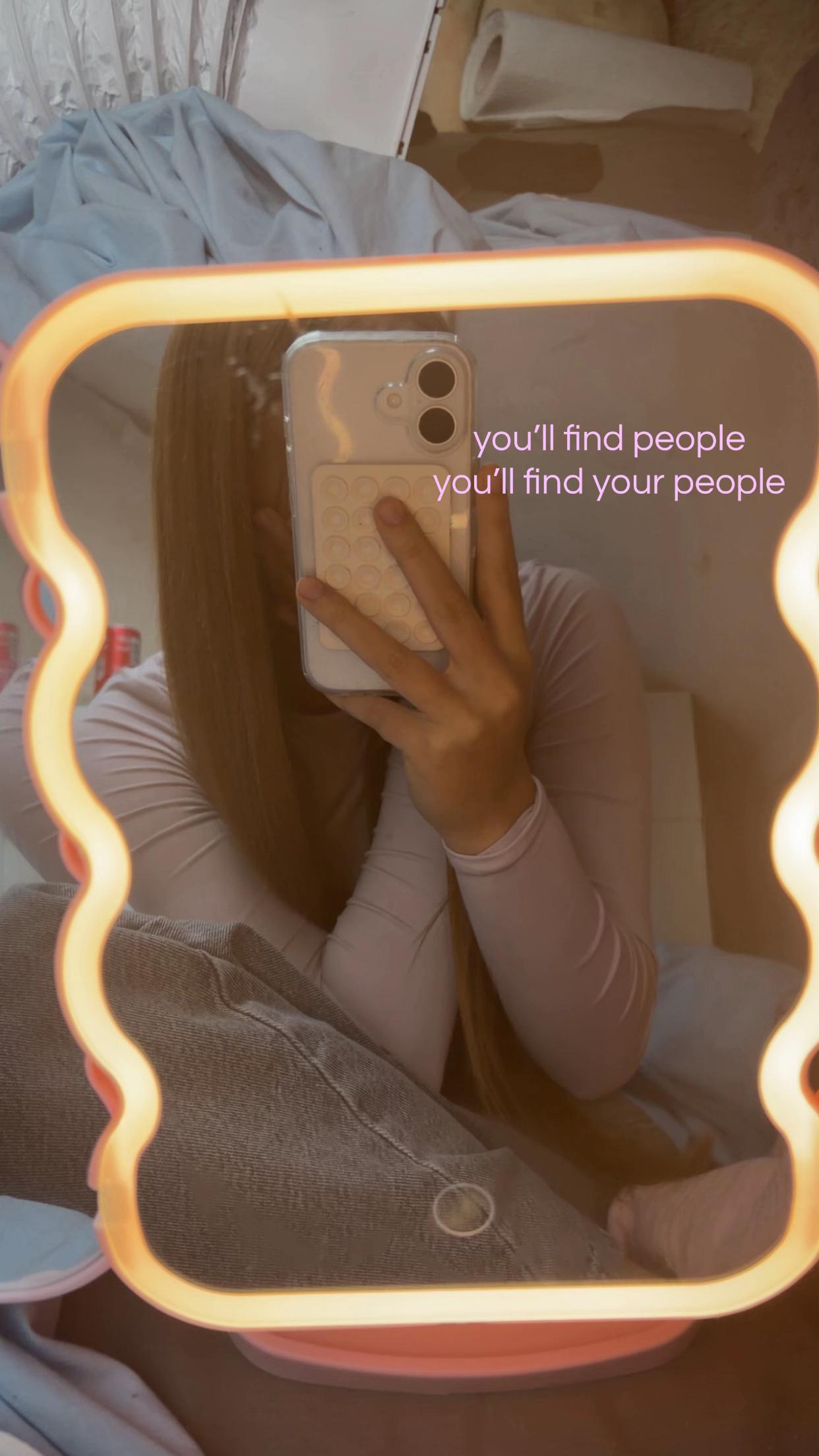 @daisymerollin
