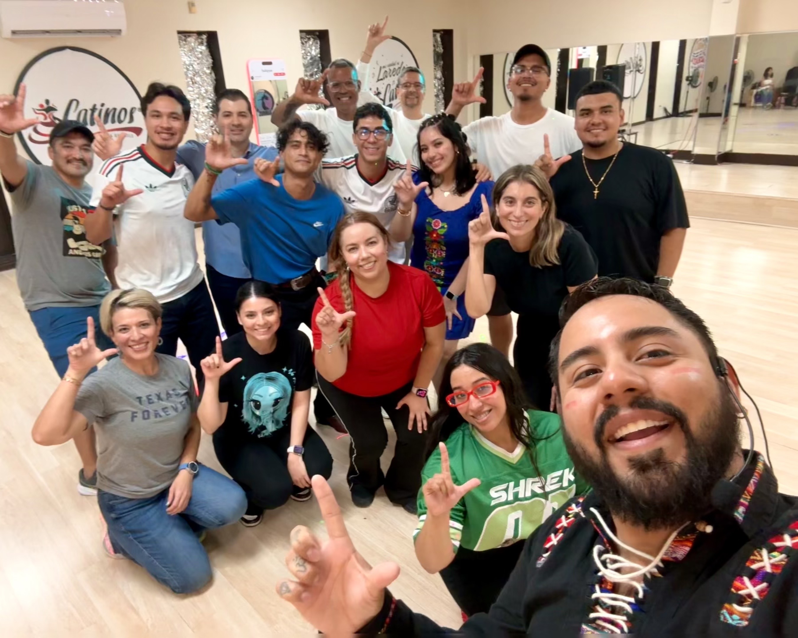 @Latinos Academia de Baile