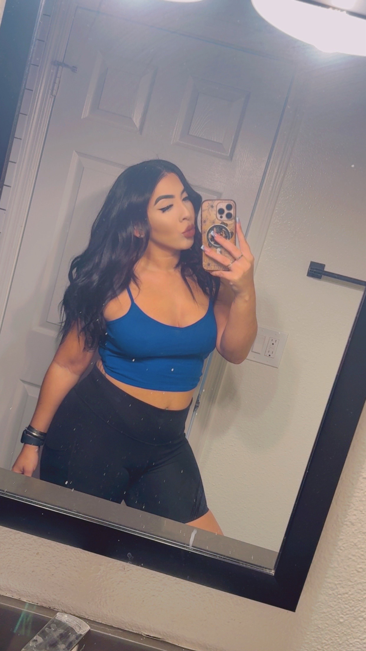 @Yvette🖤🤍