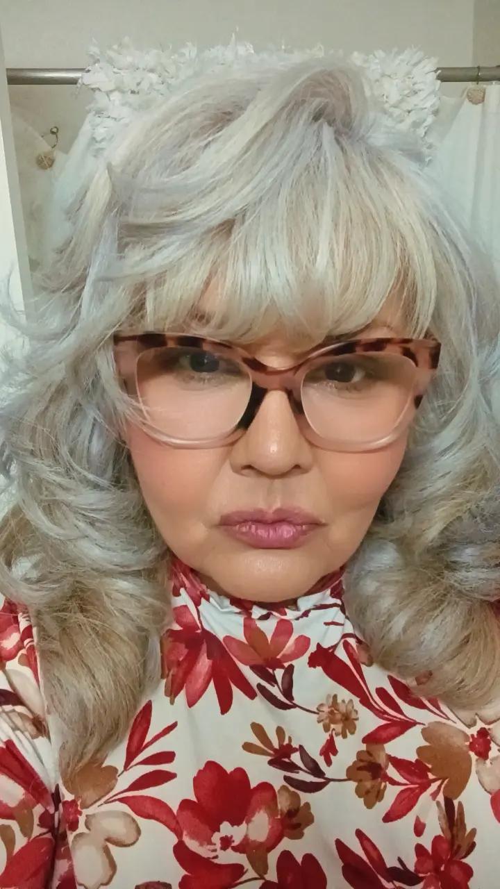 @Elena Flores
