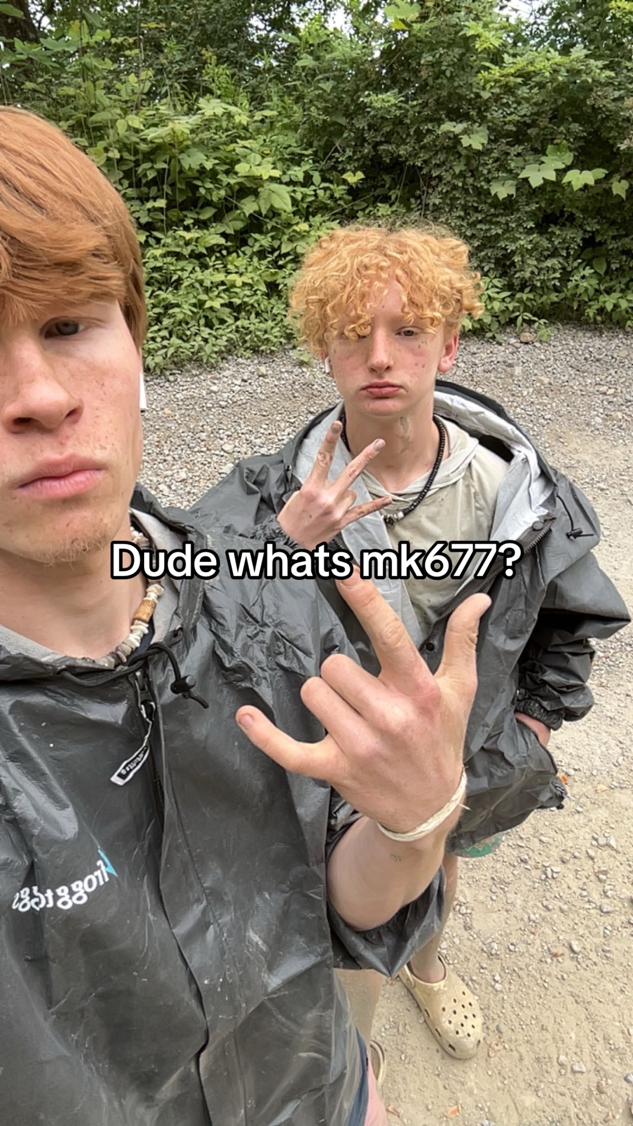 @￴