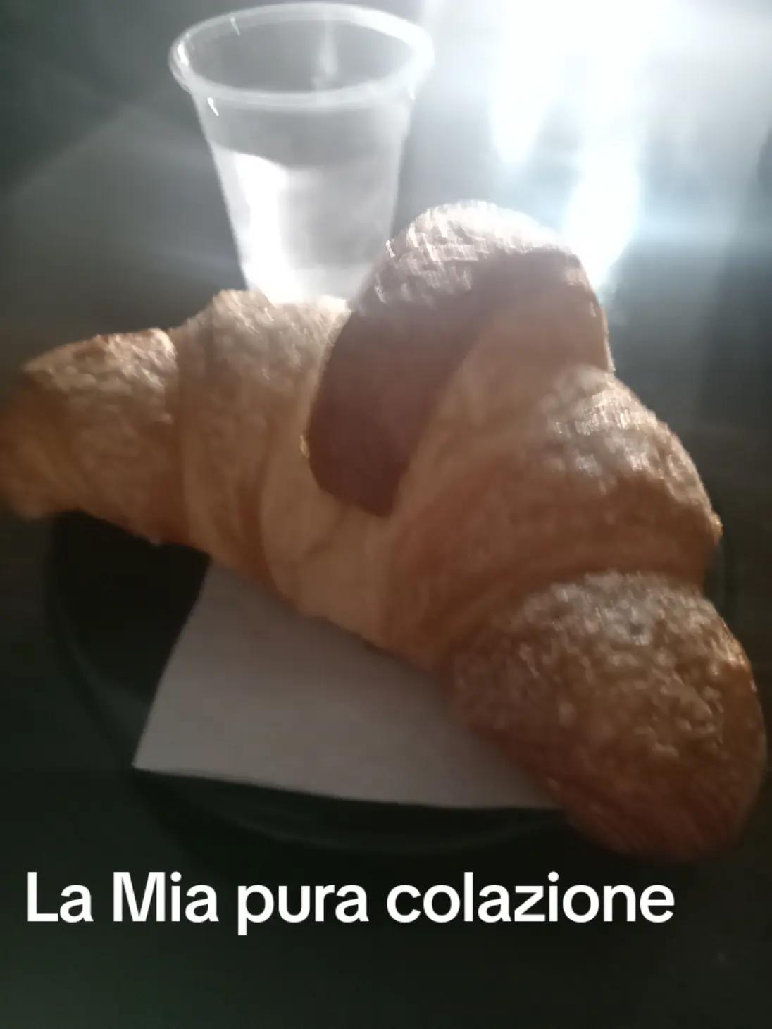 @colazione sprint😂😂😂😂☕🍩🍪