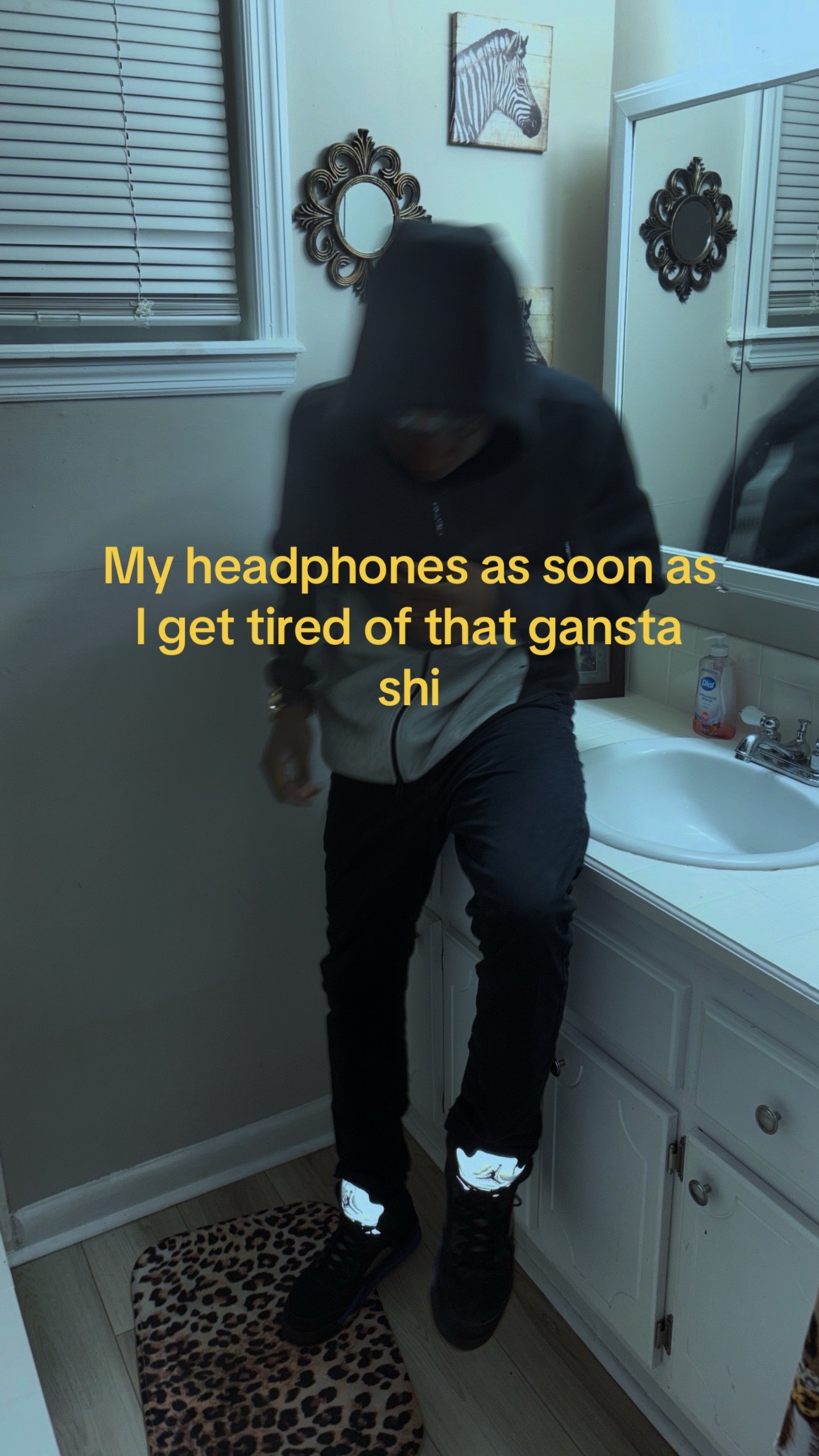 @⃟