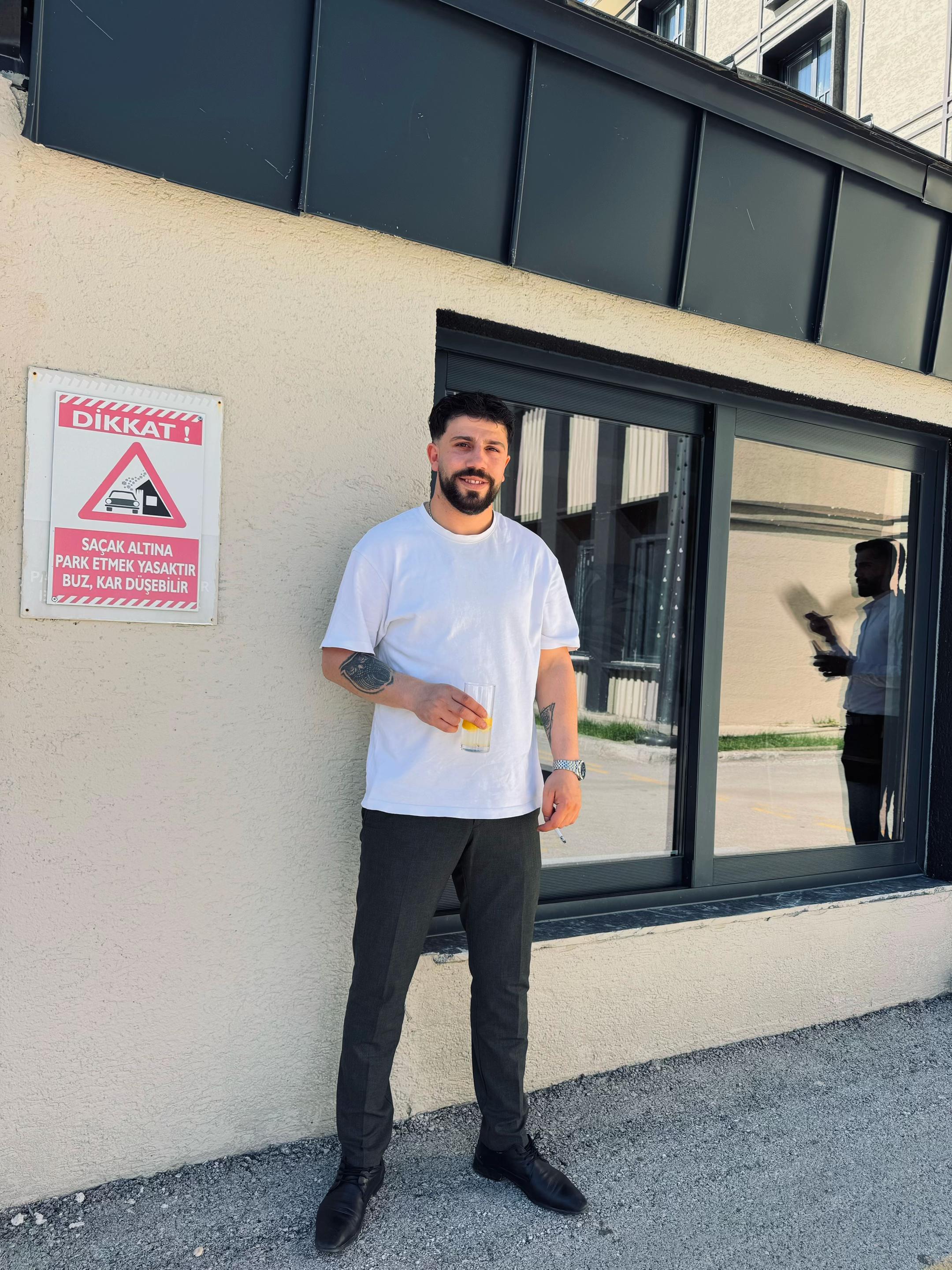 @&Ouml;mer Tekin
