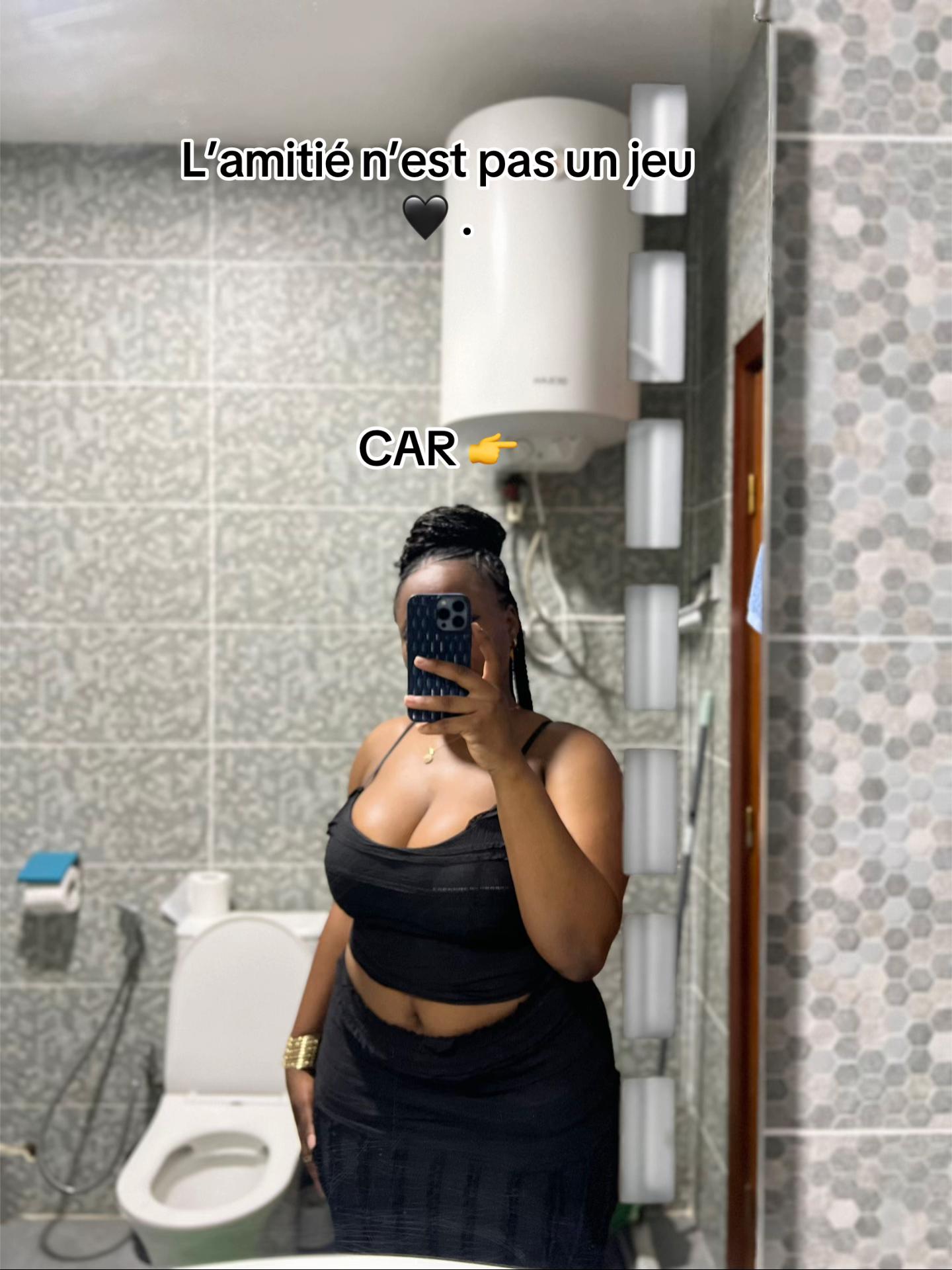 @C H O U X I E 🖤🌚