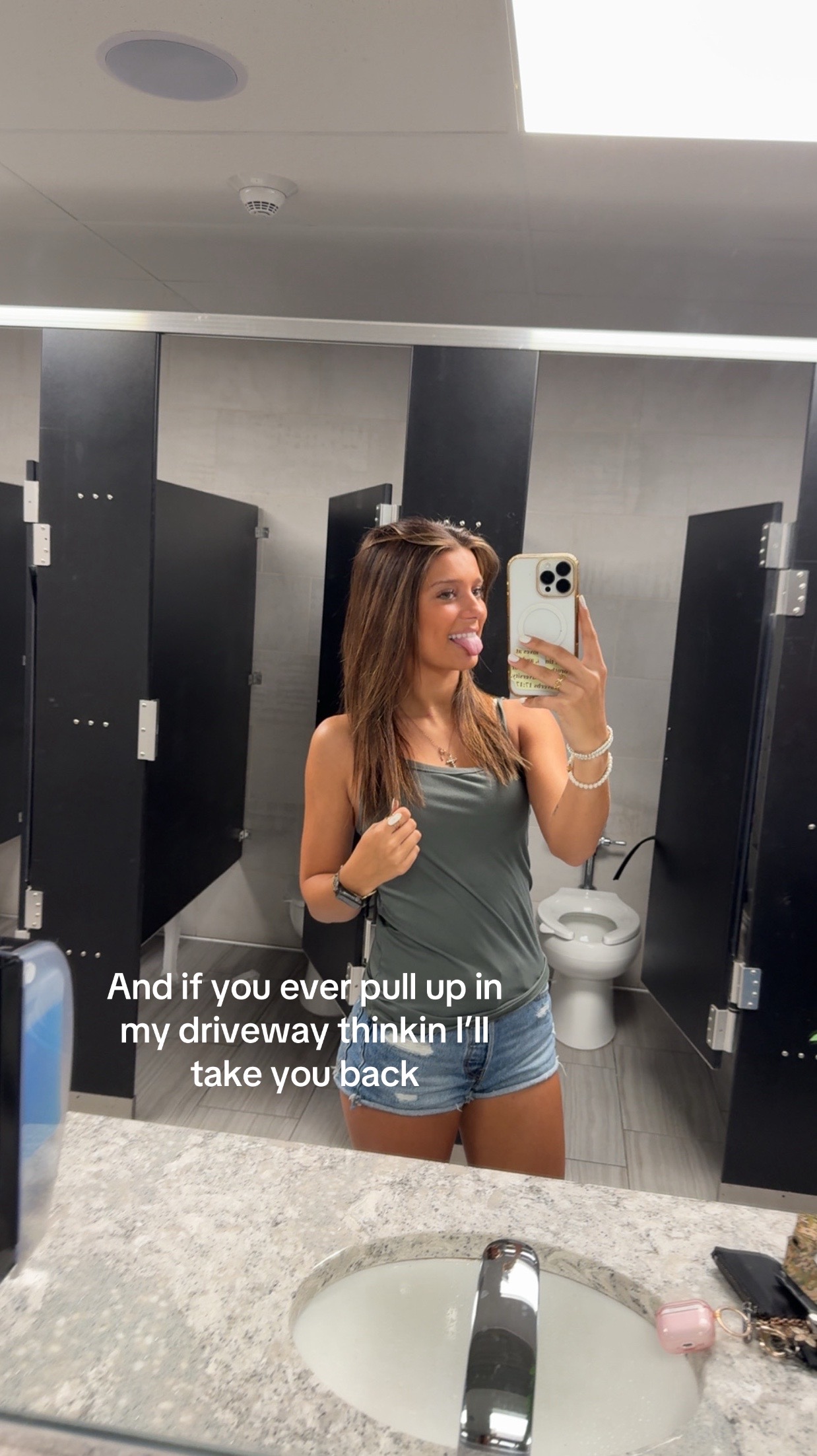 @Chloe