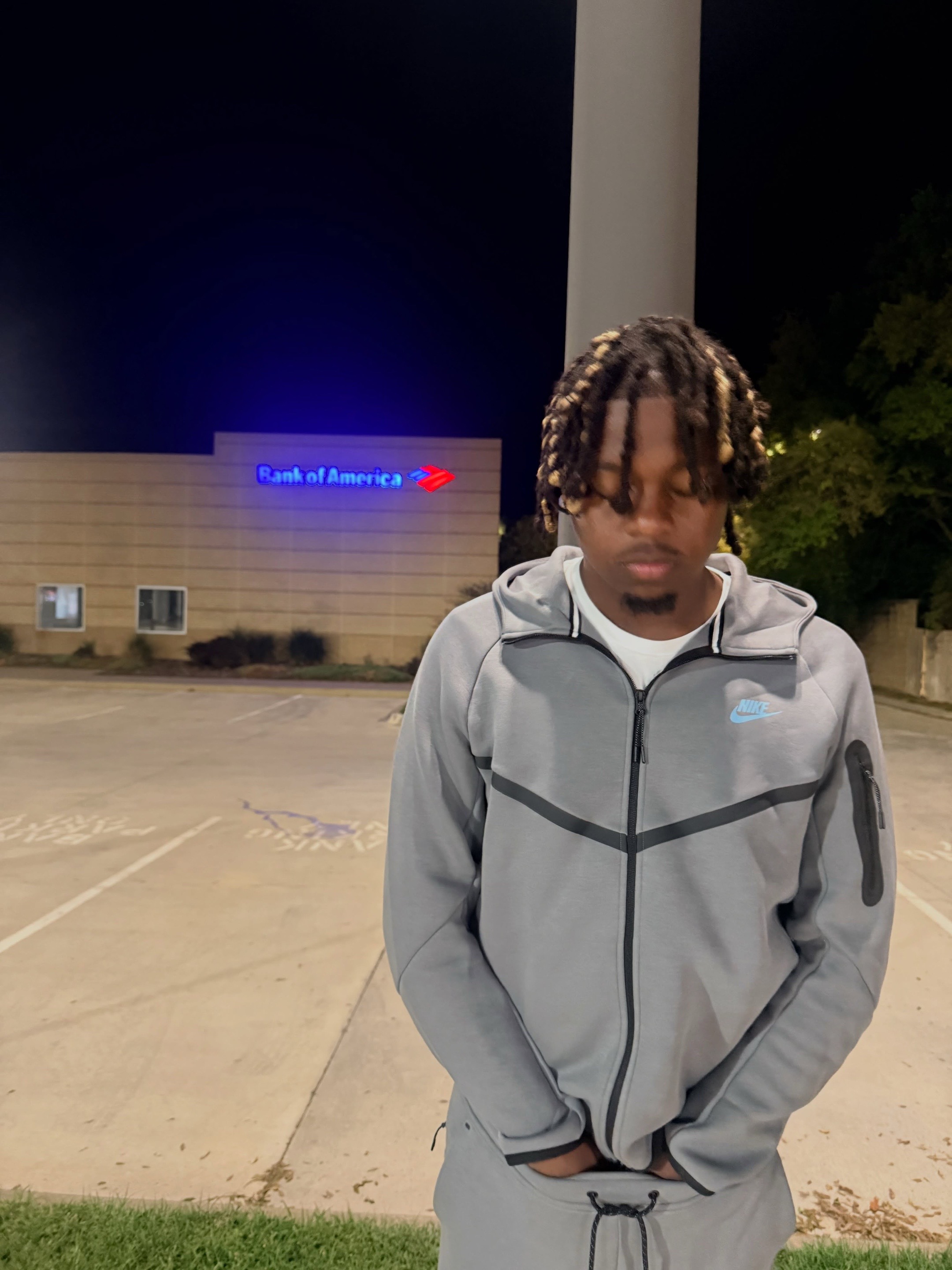 @thisnothimv