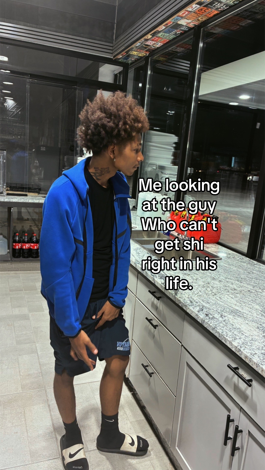 @⃟