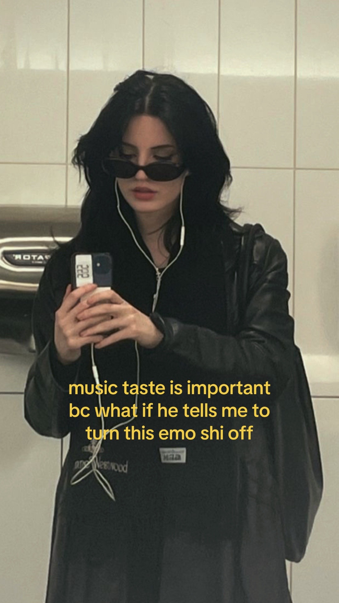 @🖤