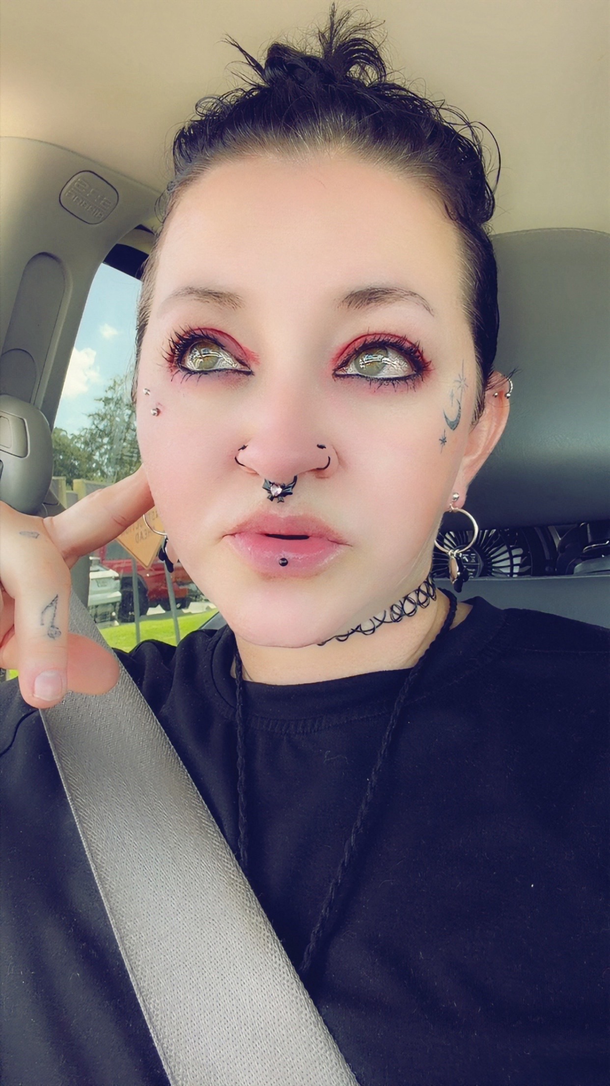 @Greeneyedghostie👑👻
