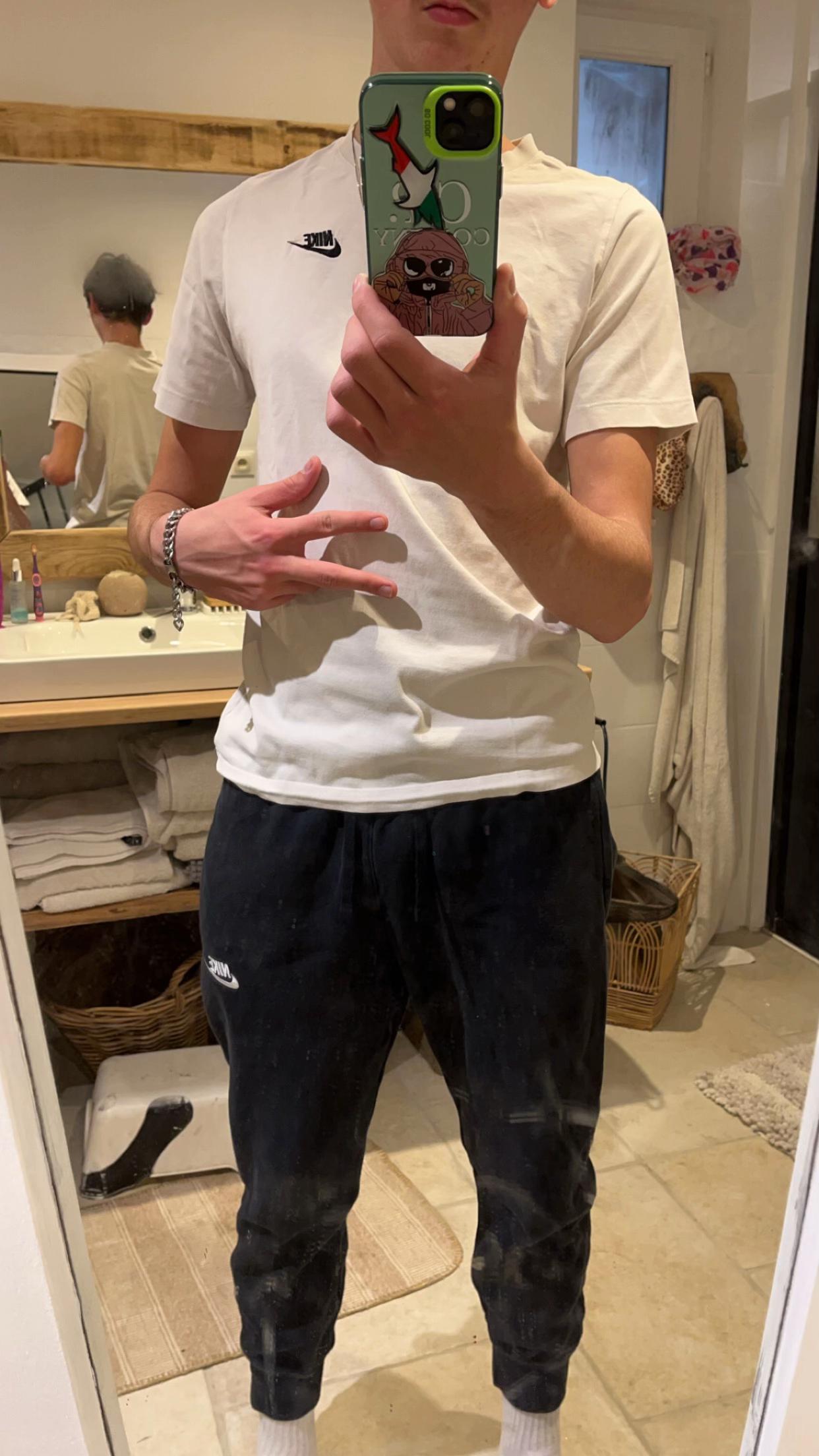 @Lrzo_😬