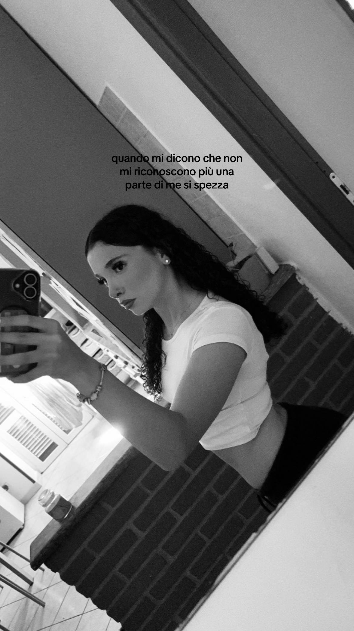 @𝒱