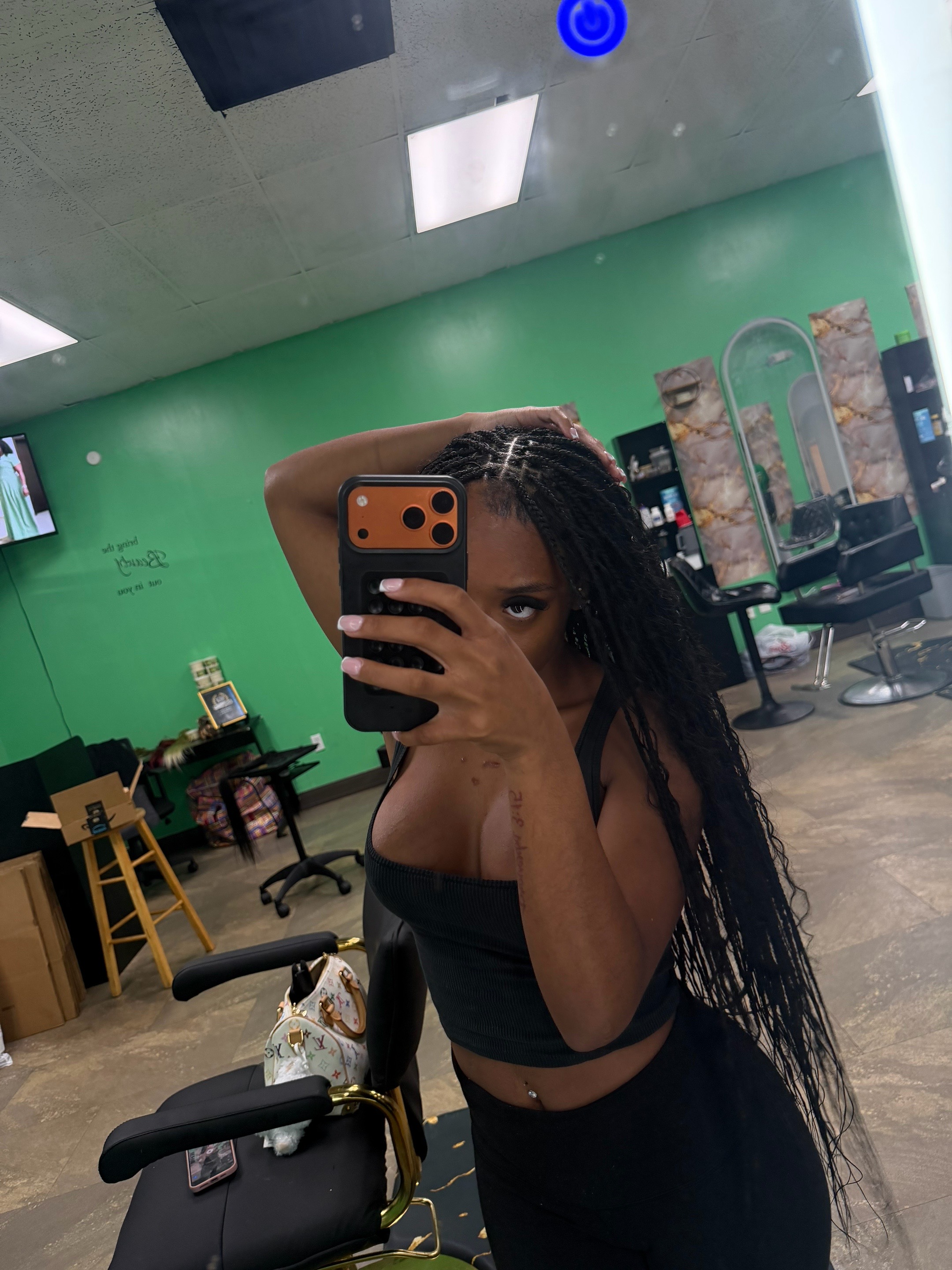 @riahnicole