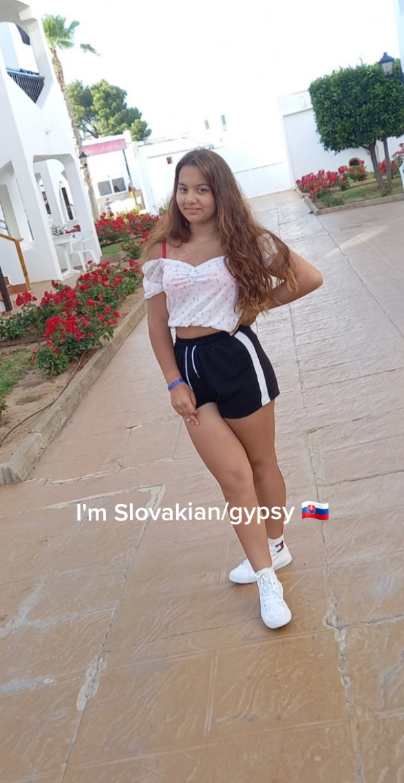@L E N K A 💜🇨🇿