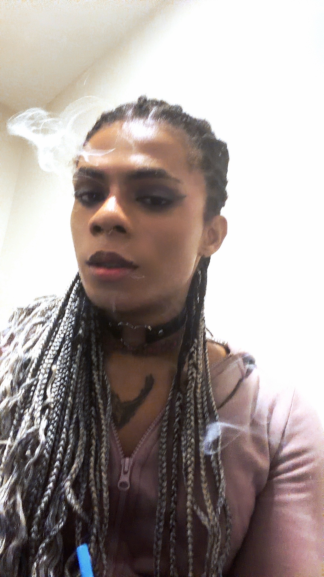 @Davora Demure