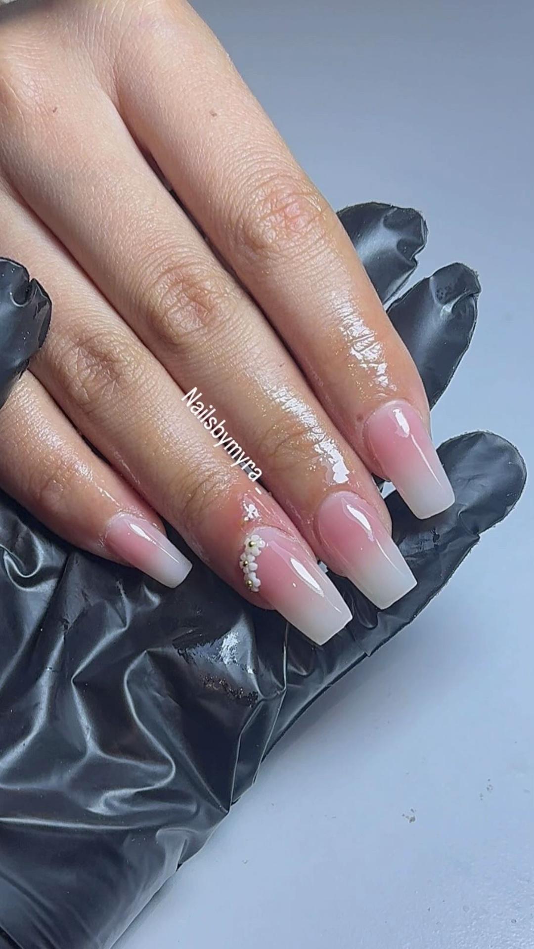 @Nailsbymyra_