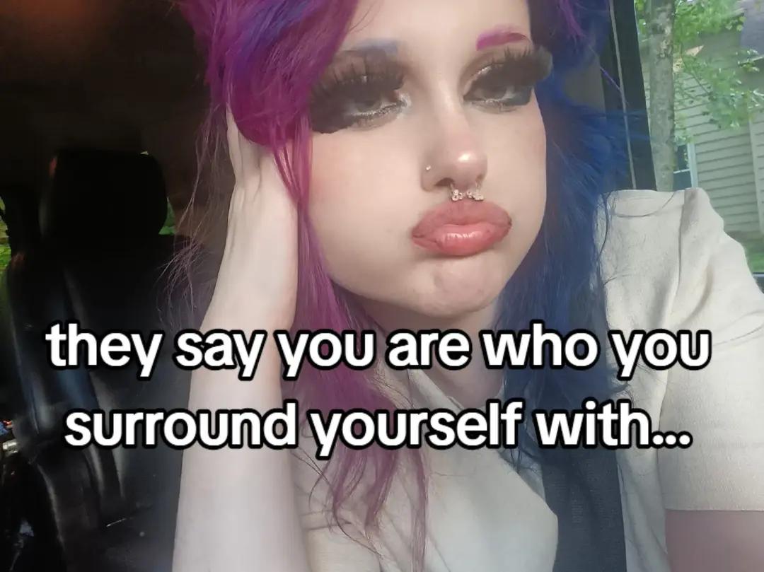 @𖣂